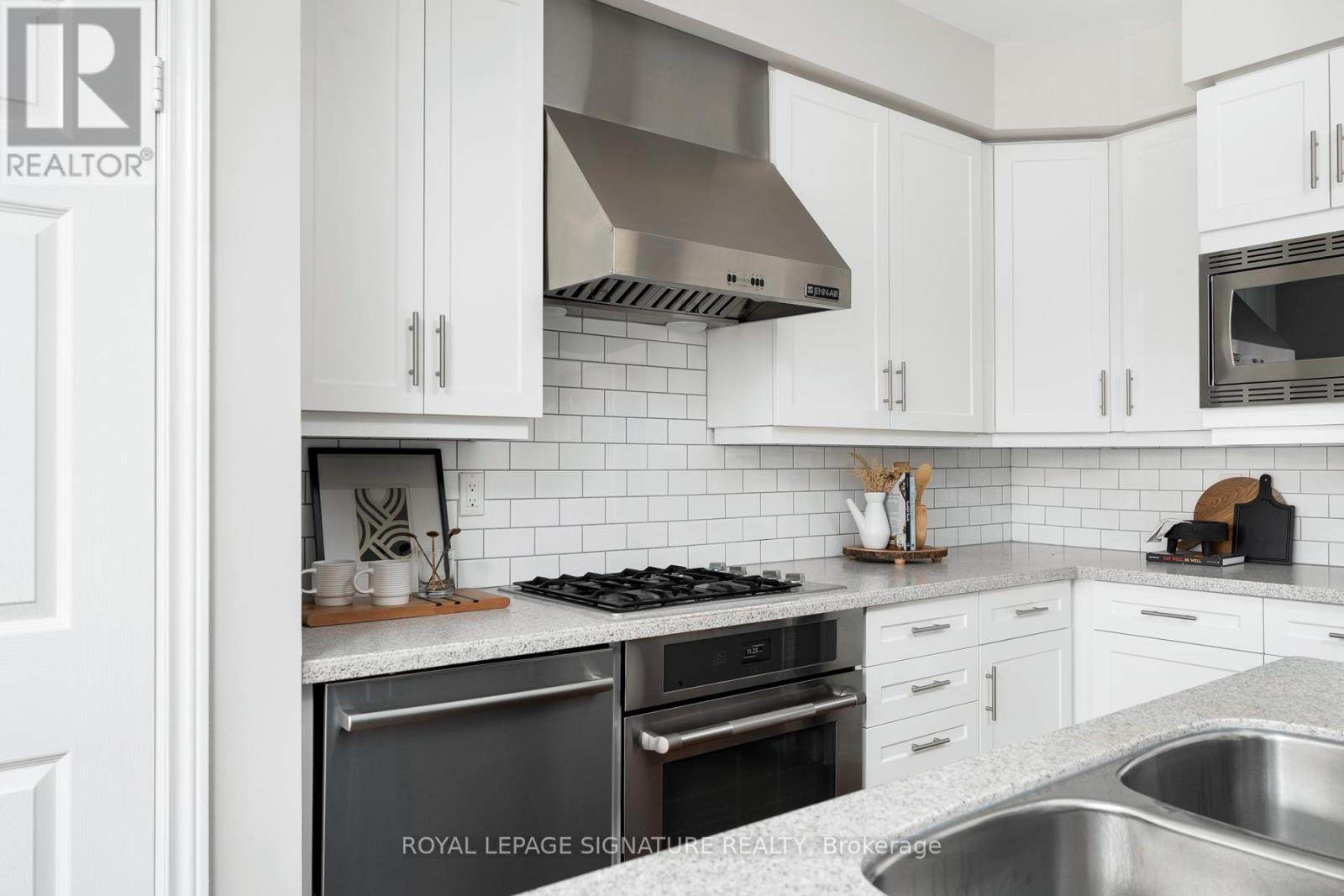 89 Winners Circle, Toronto, Ontario  M4L 3Y7 - Photo 17 - E12686556