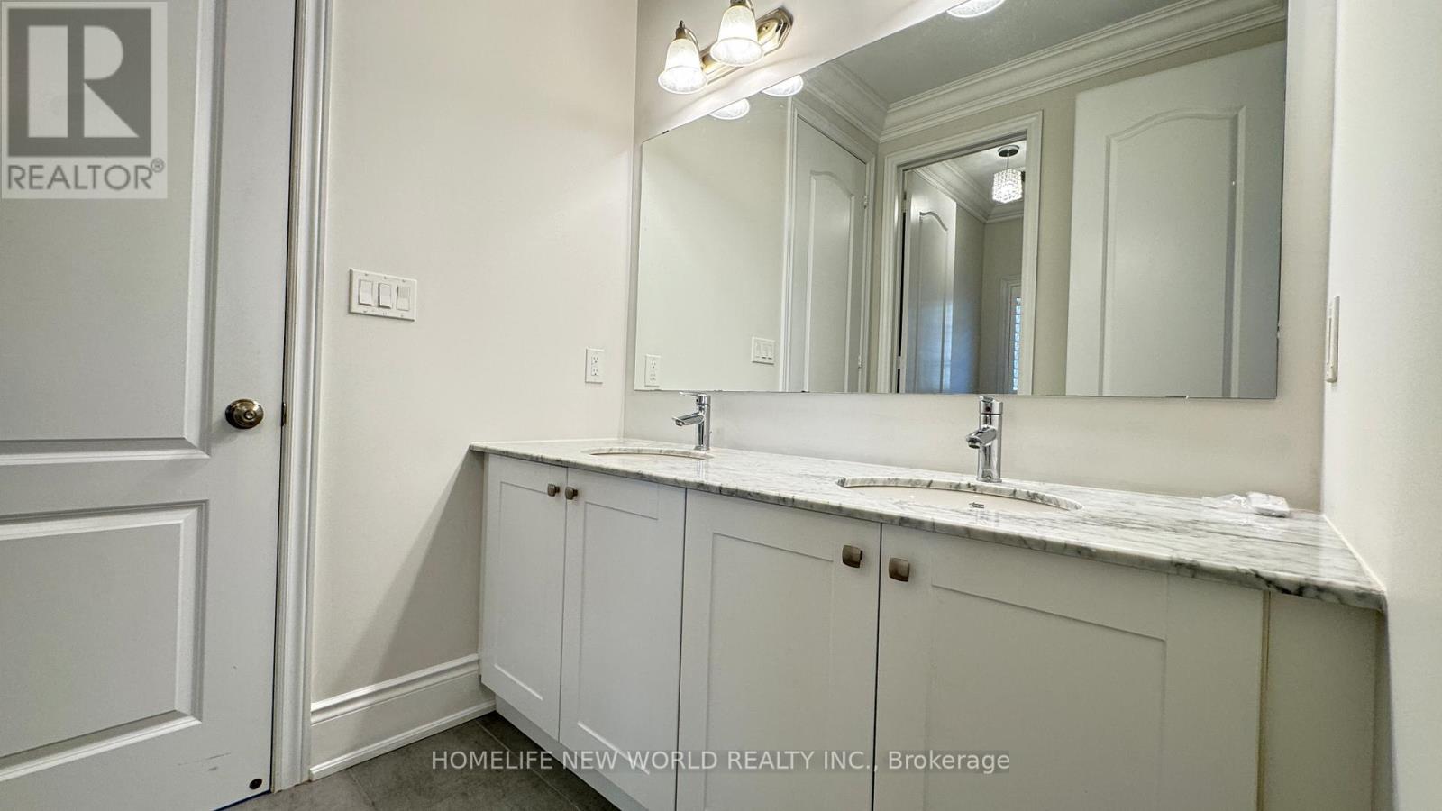 10 Ken Sinclair Crescent, Aurora, Ontario  L4G 3J1 - Photo 16 - N12686532