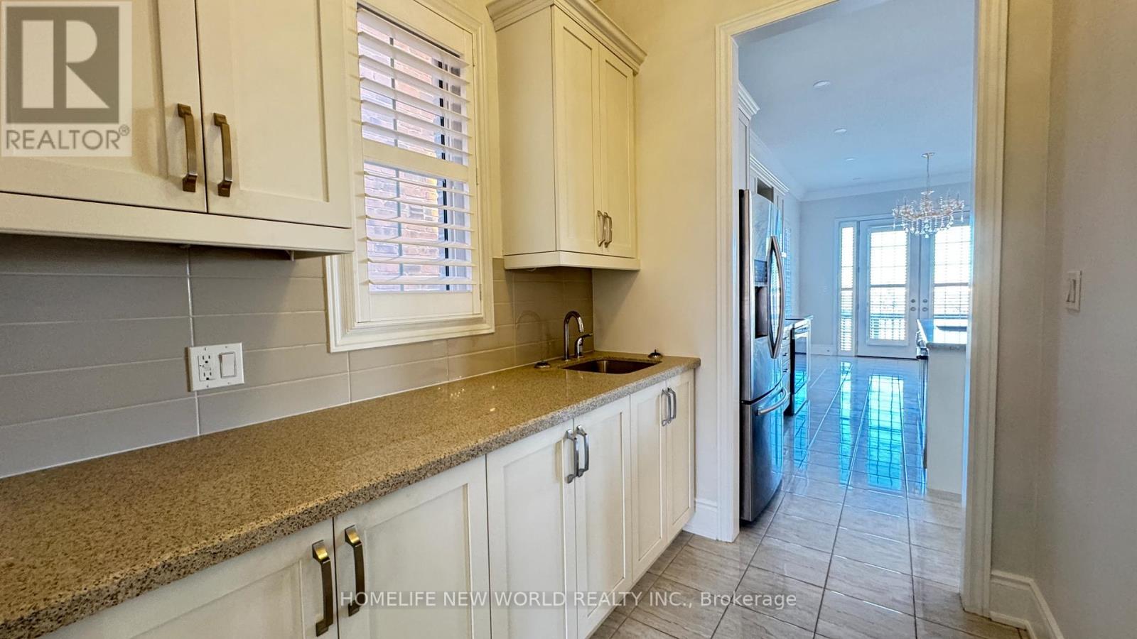 10 Ken Sinclair Crescent, Aurora, Ontario  L4G 3J1 - Photo 8 - N12686532