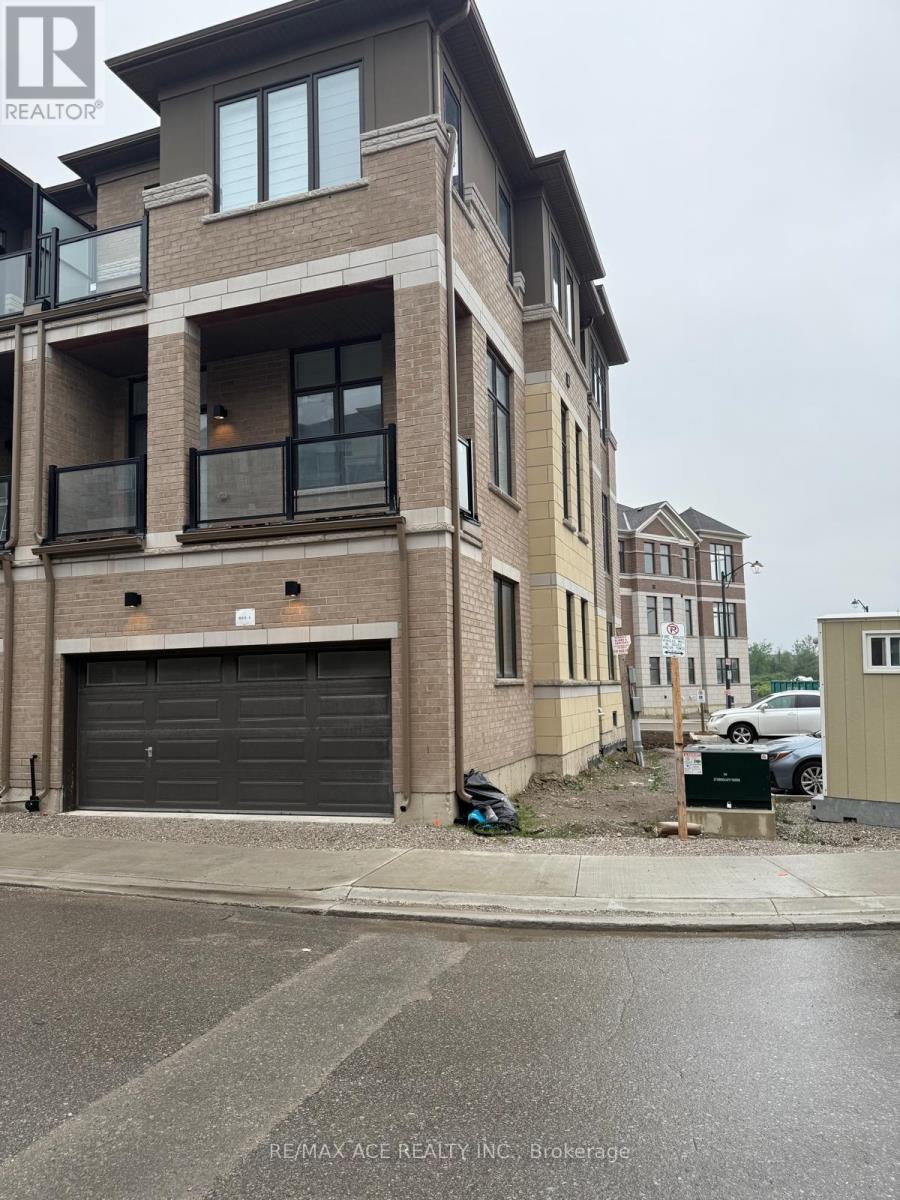 2 KAHSHE LANE, Richmond Hill, Ontario