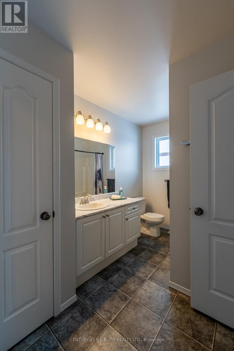 1829 Division Road E, Severn (Ardtrea), Ontario  L3V 0X8 - Photo 17 - S12686494