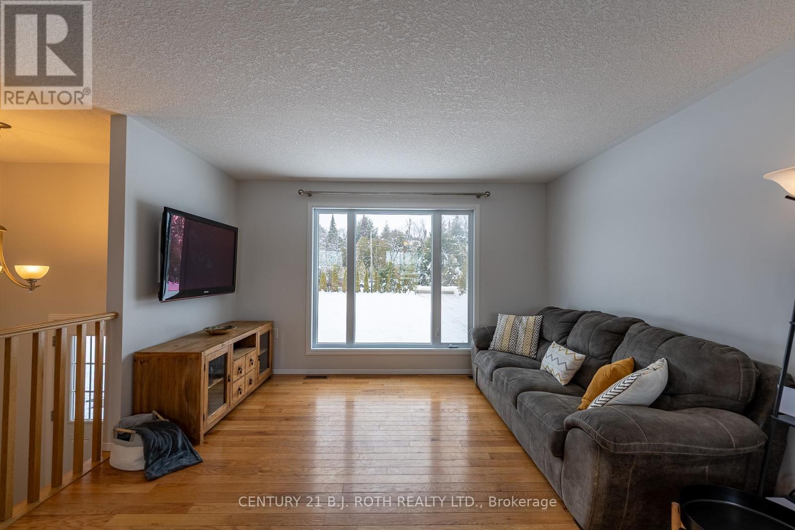 1829 Division Road E, Severn (Ardtrea), Ontario  L3V 0X8 - Photo 7 - S12686494