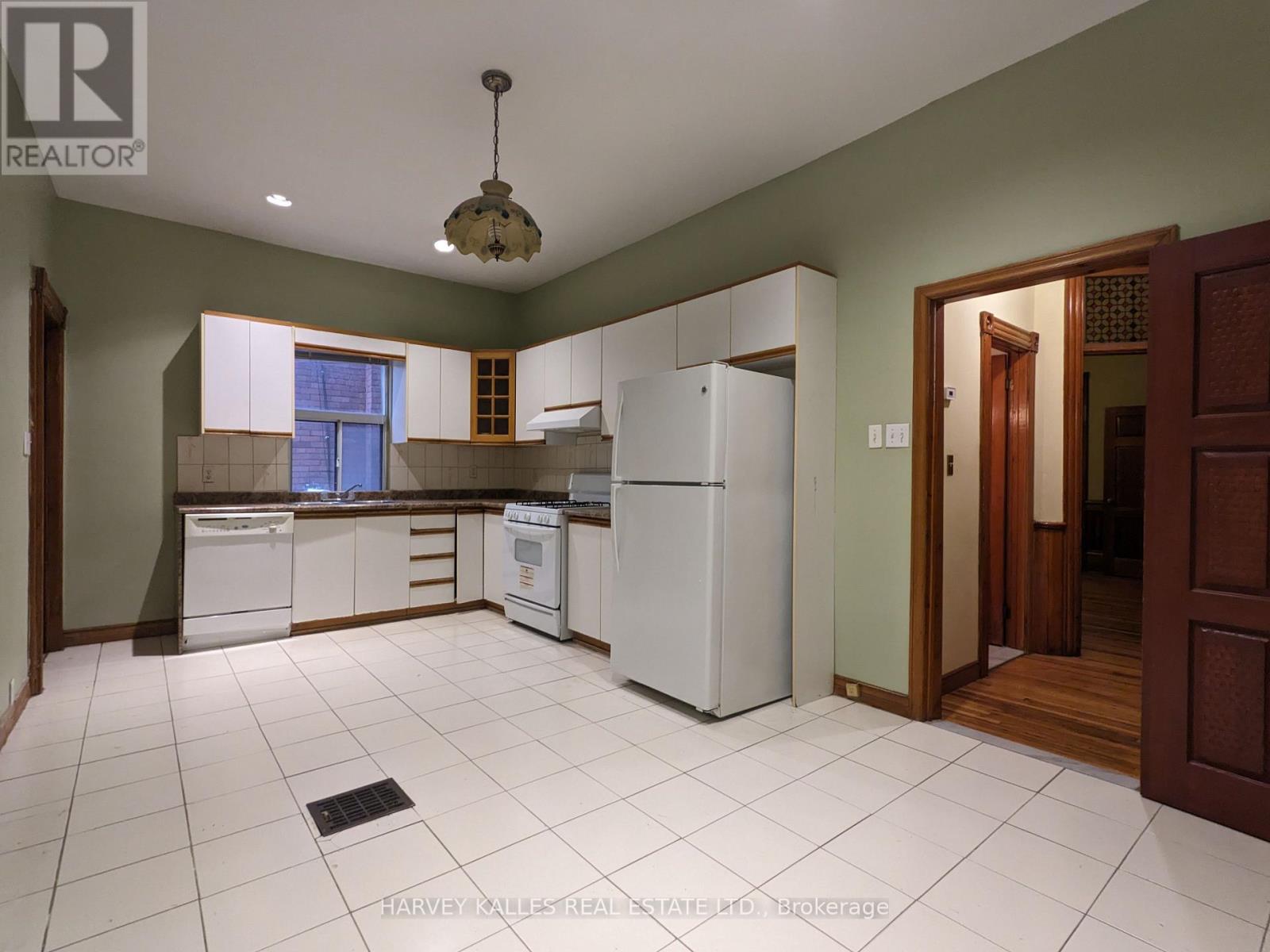 Main - 600 Huron Street, Toronto, Ontario  M5R 2R7 - Photo 6 - C12684980