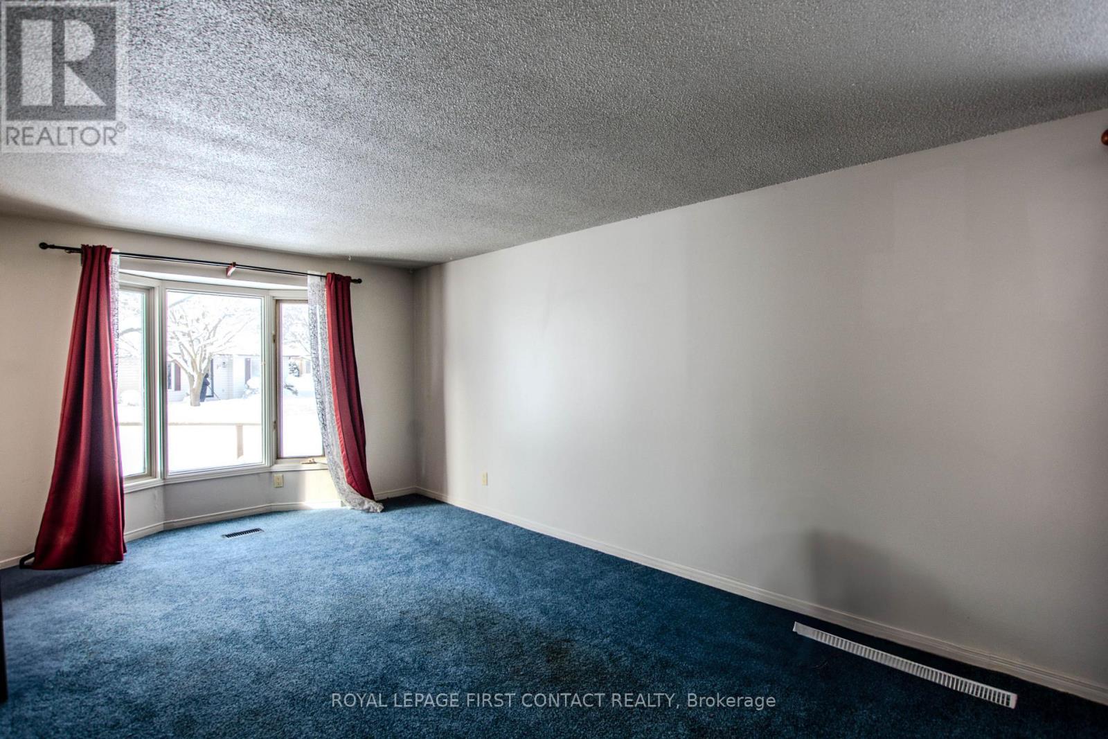 27 Royal Oak Drive, Innisfil, Ontario  L0L 1L0 - Photo 6 - N12616828