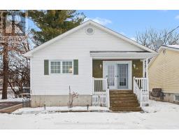 11 QUEEN STREET, Perth, Ontario