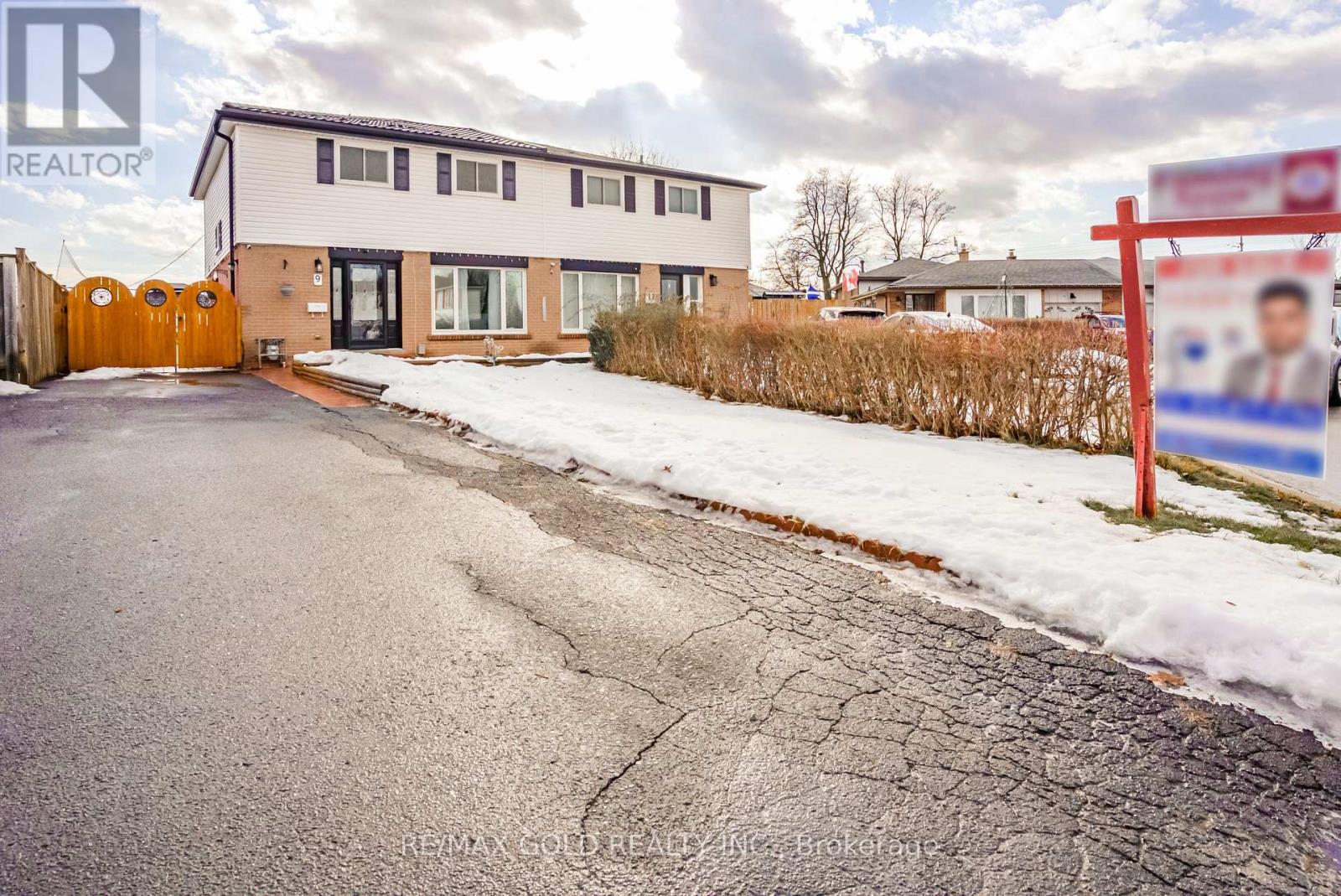 9 DALTON PLACE, Brampton, Ontario