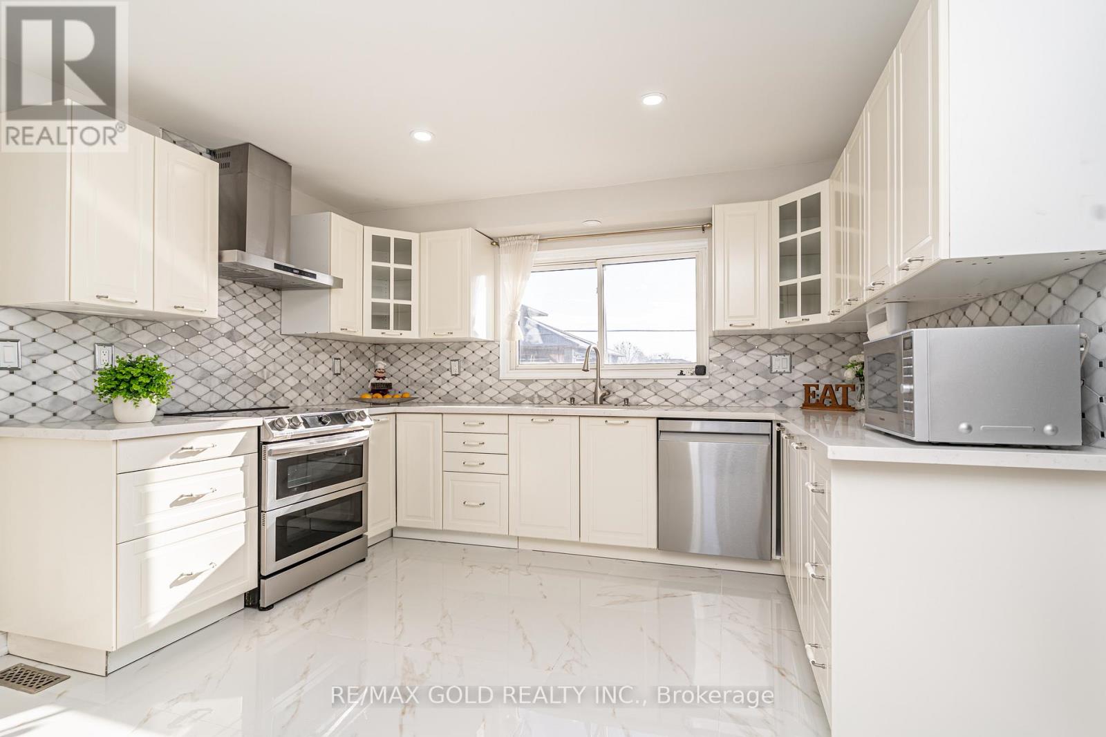 9 Dalton Place, Brampton, Ontario  L6T 1N6 - Photo 11 - W12686522