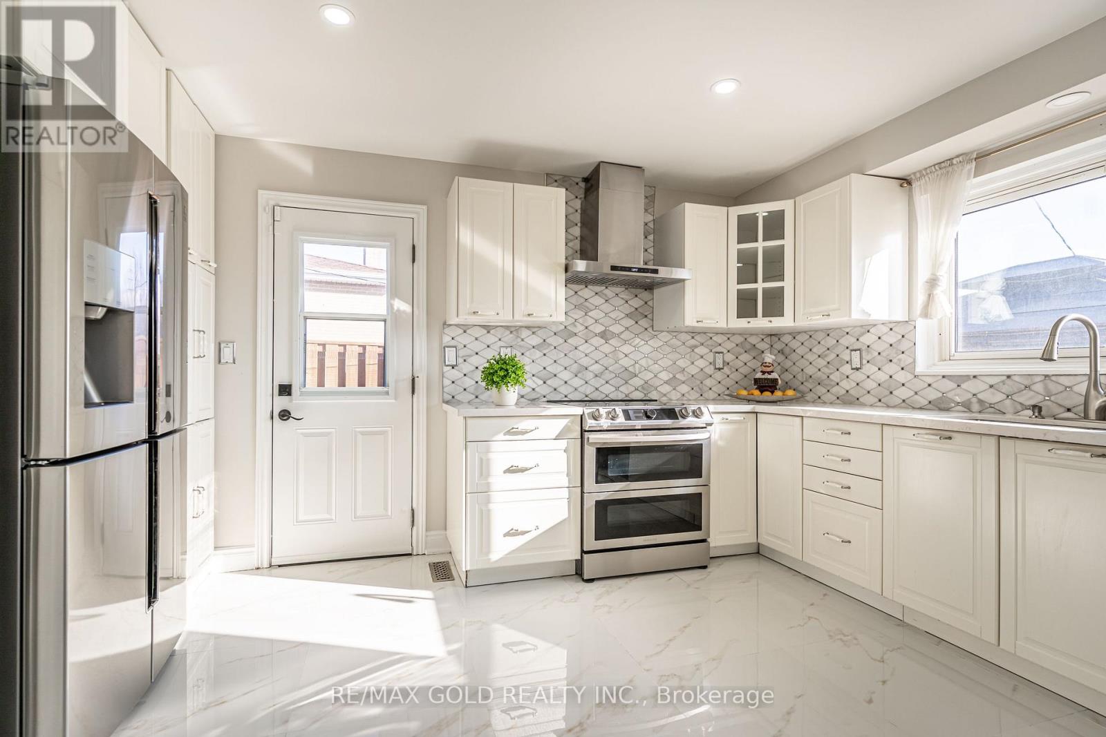 9 Dalton Place, Brampton, Ontario  L6T 1N6 - Photo 12 - W12686522