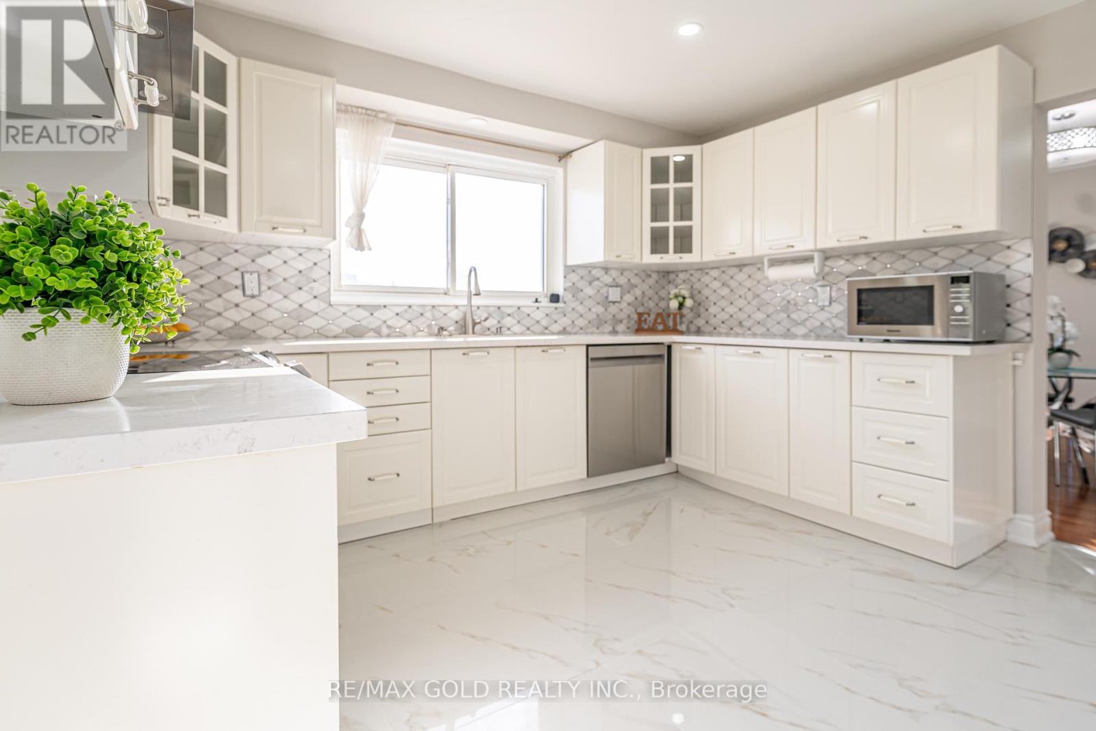 9 Dalton Place, Brampton, Ontario  L6T 1N6 - Photo 13 - W12686522