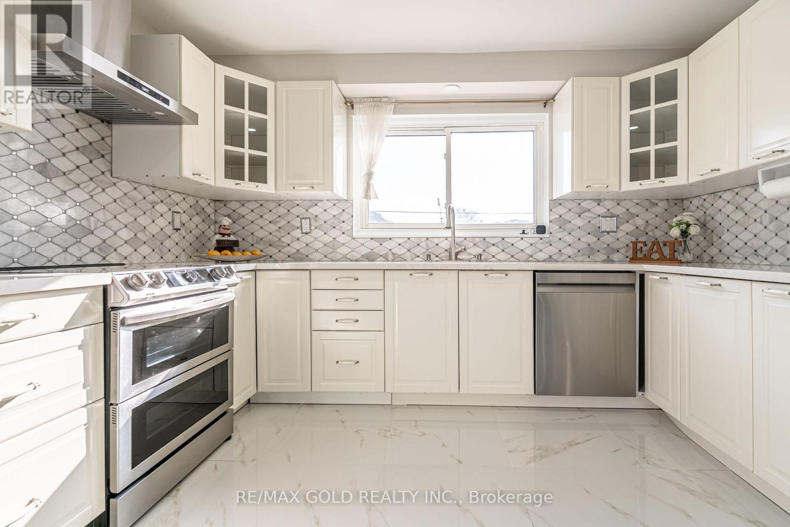 9 Dalton Place, Brampton, Ontario  L6T 1N6 - Photo 15 - W12686522