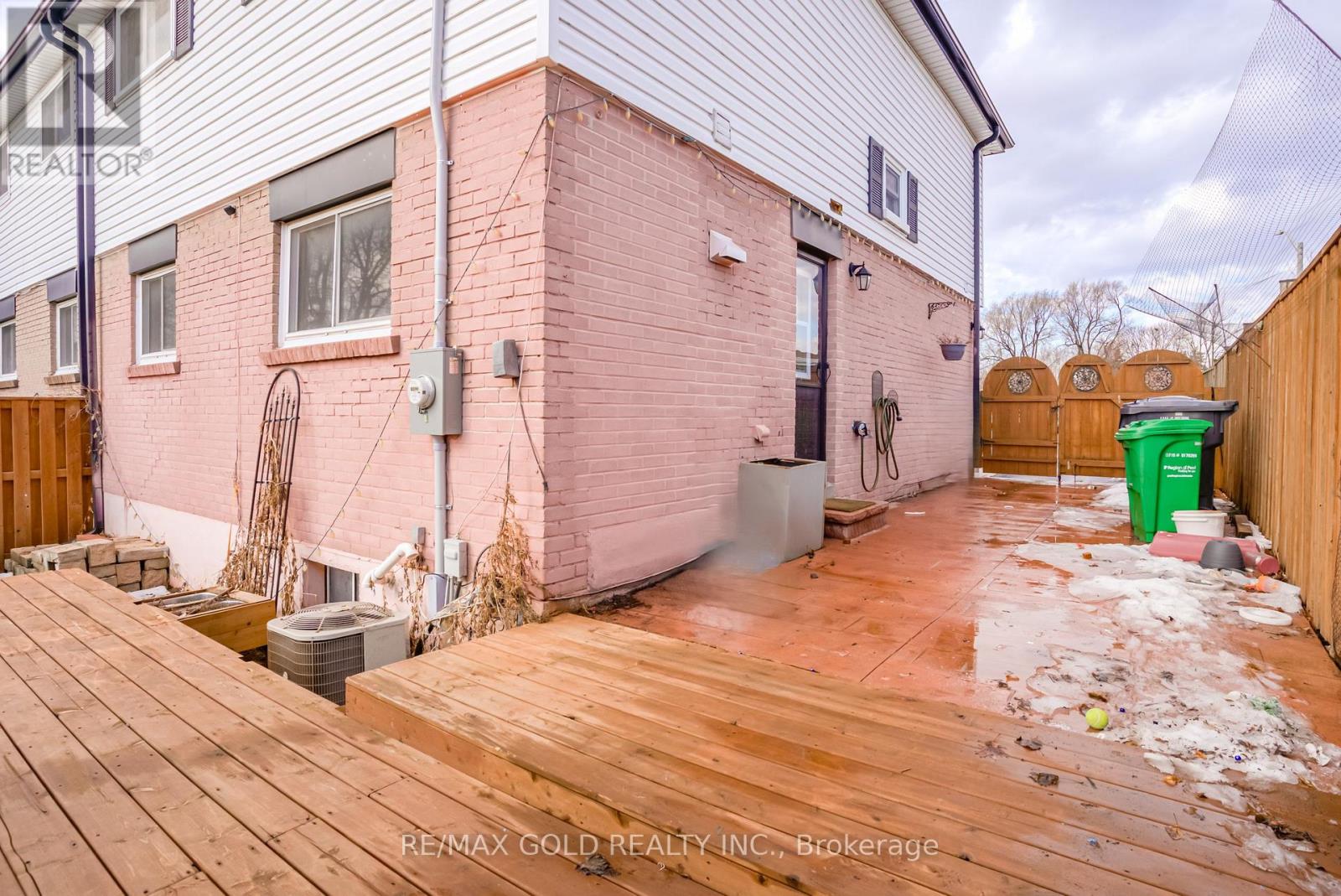 9 Dalton Place, Brampton, Ontario  L6T 1N6 - Photo 33 - W12686522