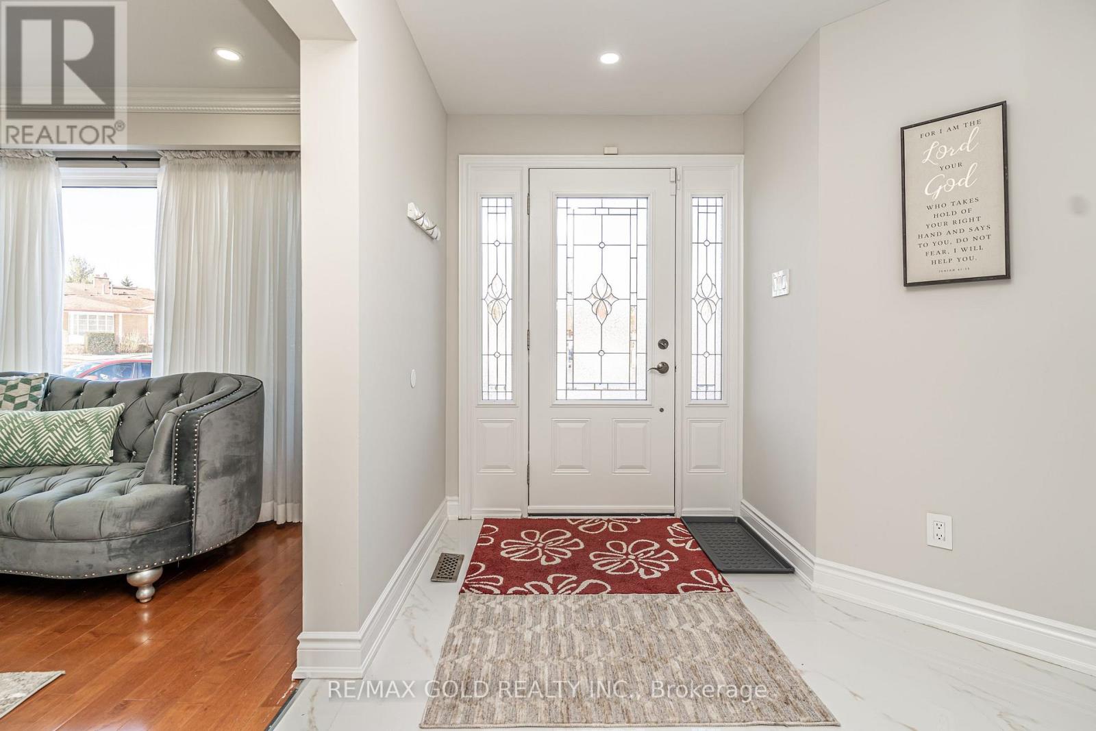 9 Dalton Place, Brampton, Ontario  L6T 1N6 - Photo 5 - W12686522