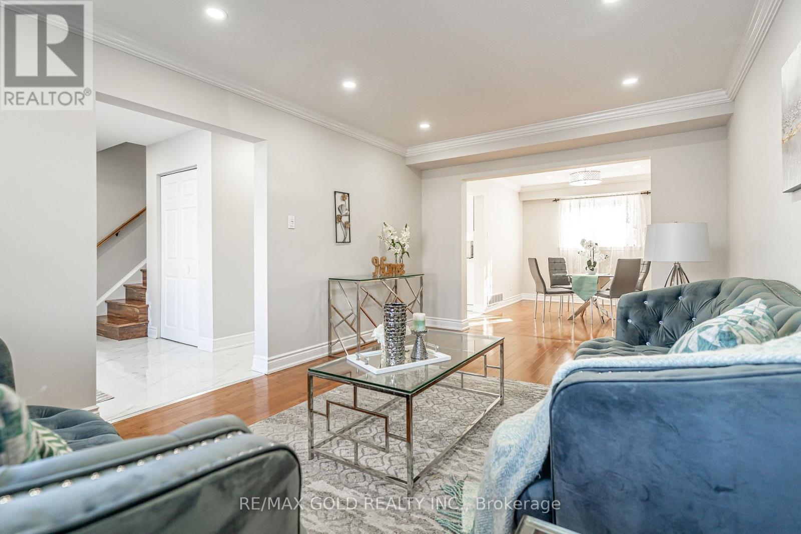 9 Dalton Place, Brampton, Ontario  L6T 1N6 - Photo 8 - W12686522