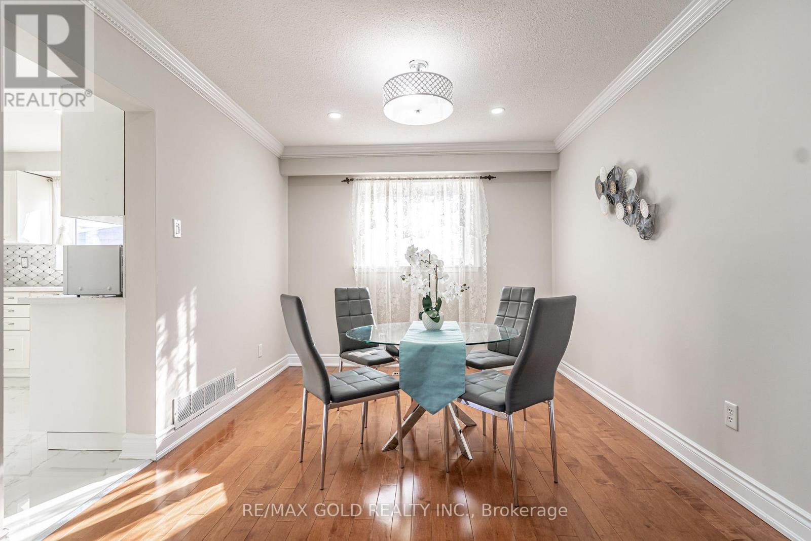 9 Dalton Place, Brampton, Ontario  L6T 1N6 - Photo 9 - W12686522