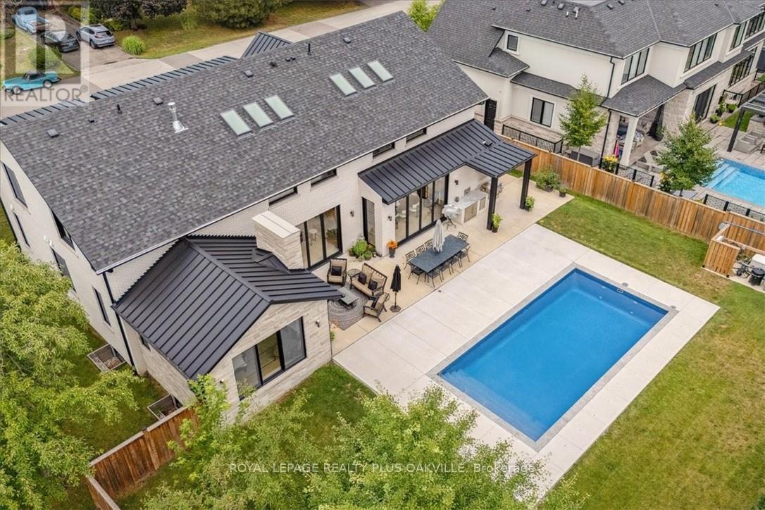 234 Walby Drive, Oakville, Ontario  L6L 4E5 - Photo 3 - W12686540