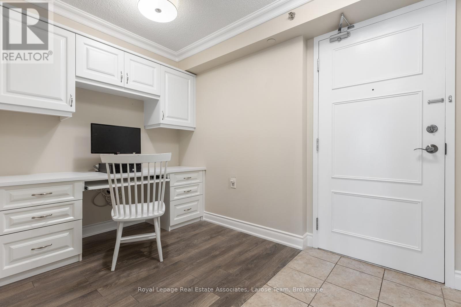 809 - 3 Marine Parade Drive, Toronto, Ontario  M8V 3Z5 - Photo 2 - W12686562