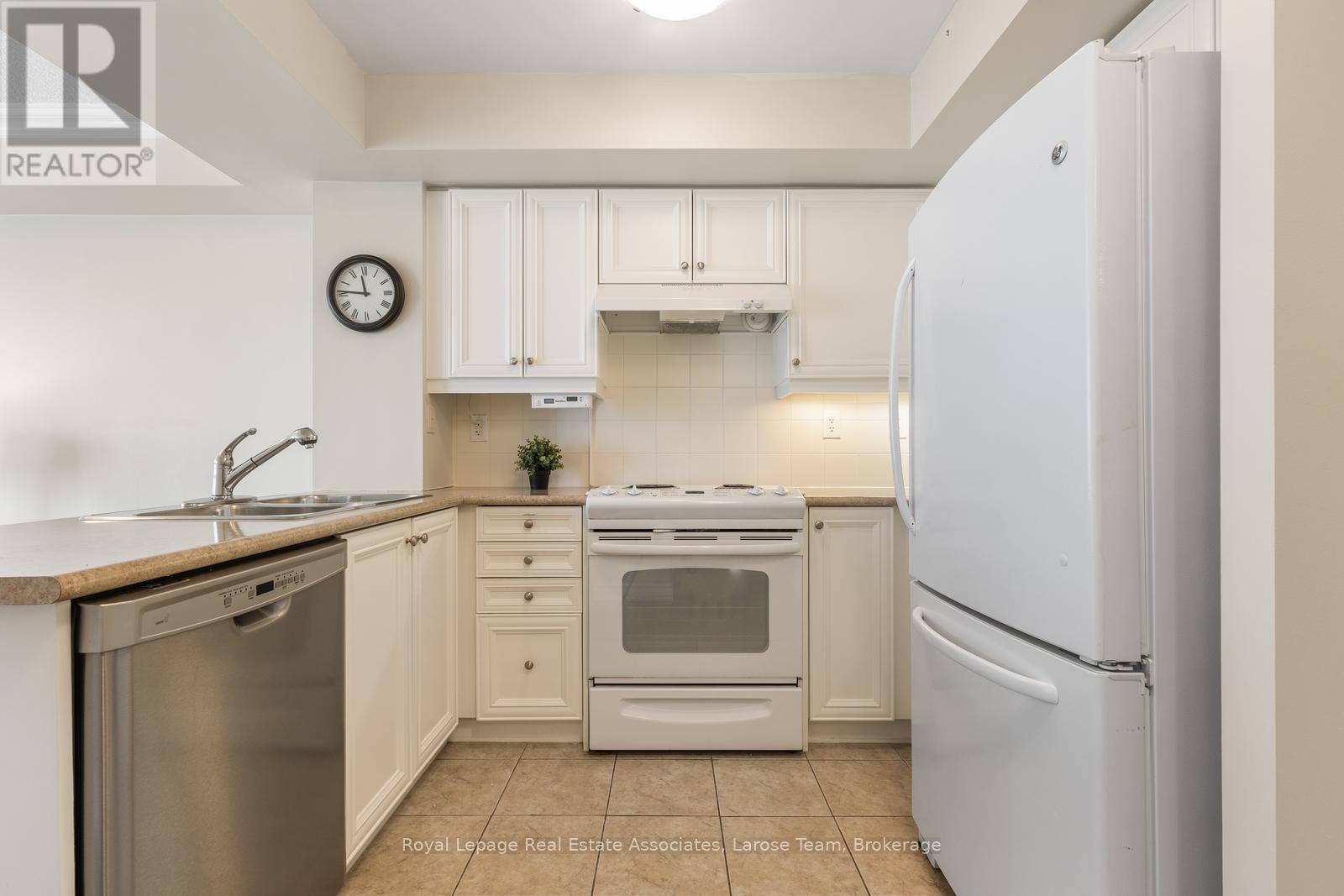 809 - 3 Marine Parade Drive, Toronto, Ontario  M8V 3Z5 - Photo 5 - W12686562