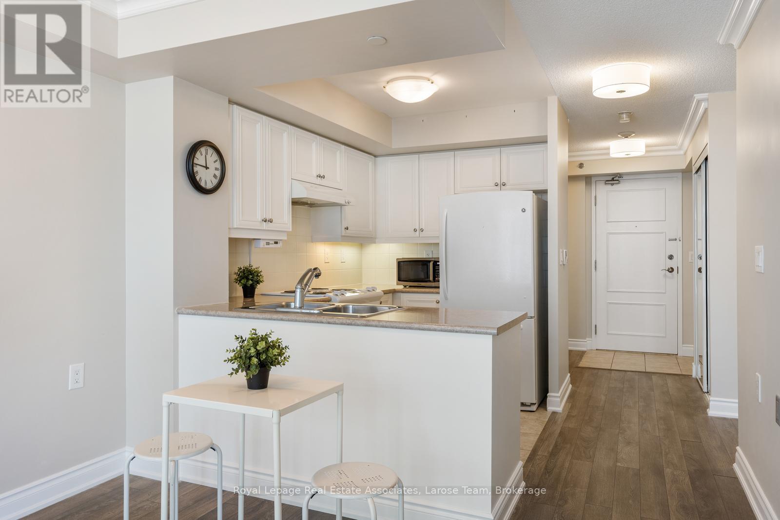 809 - 3 Marine Parade Drive, Toronto, Ontario  M8V 3Z5 - Photo 6 - W12686562