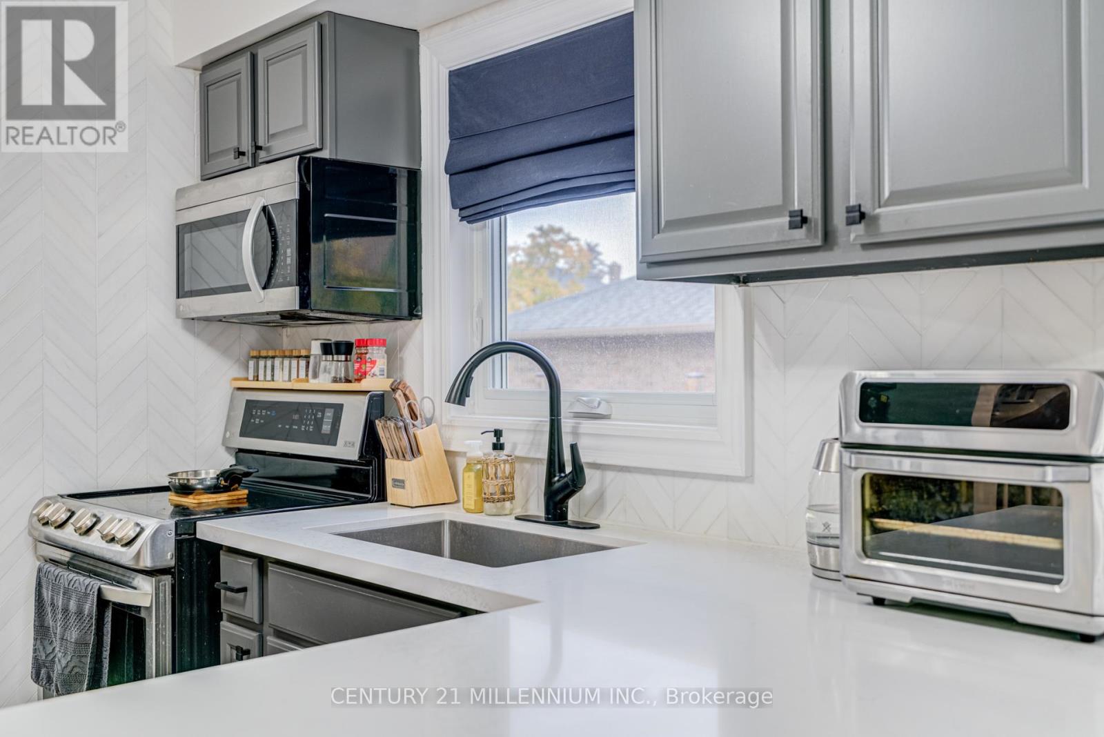 28 Bristol Avenue, Brampton, Ontario  L6X 2B3 - Photo 17 - W12686652