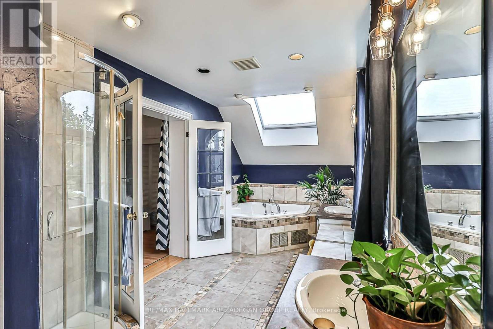 75 Fairfield Avenue, Toronto, Ontario  M8W 1R6 - Photo 10 - W12686700