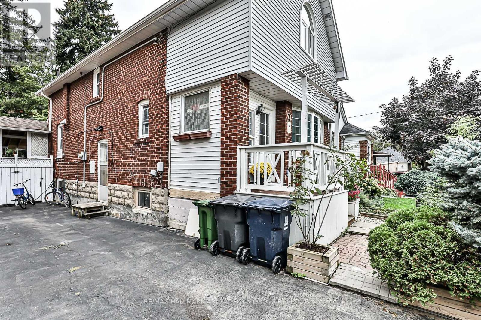 75 Fairfield Avenue, Toronto, Ontario  M8W 1R6 - Photo 2 - W12686700