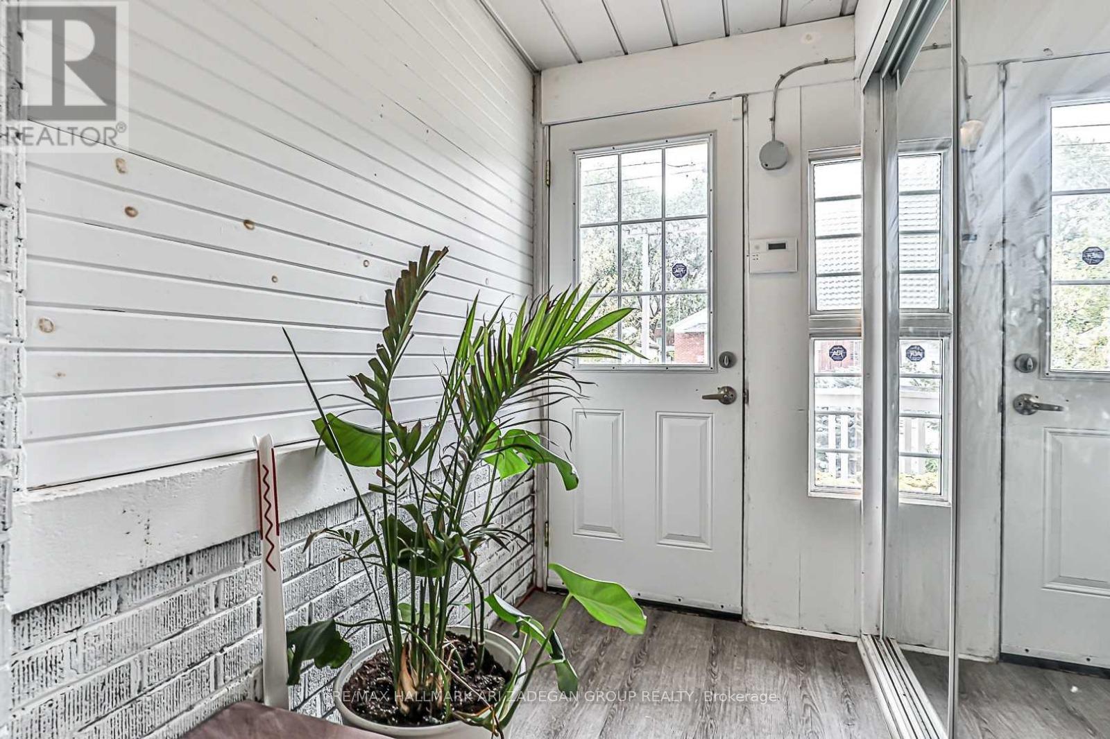 75 Fairfield Avenue, Toronto, Ontario  M8W 1R6 - Photo 3 - W12686700