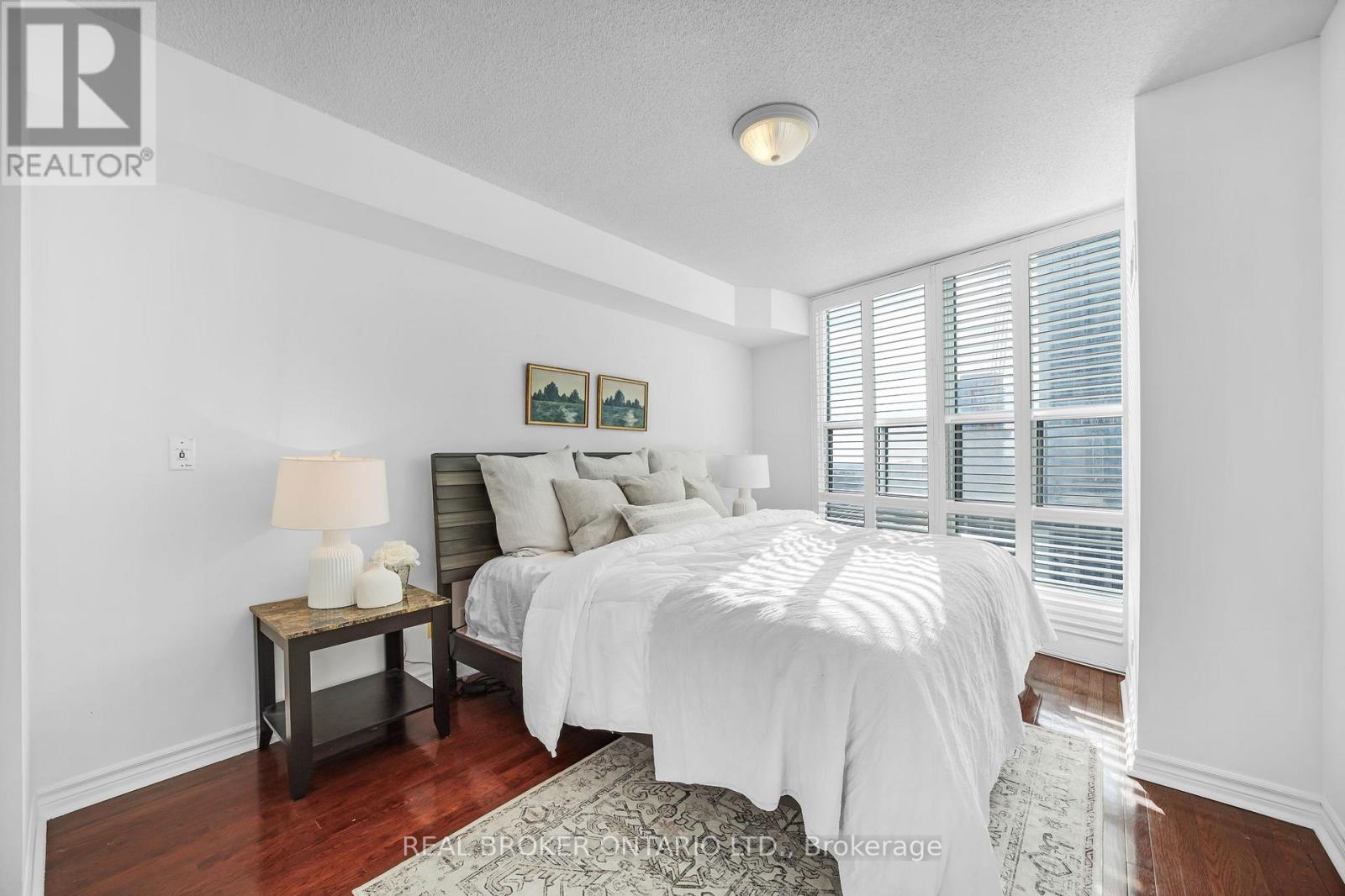 1005 - 1 Elm Drive W, Mississauga, Ontario  L5B 4M1 - Photo 15 - W12686740