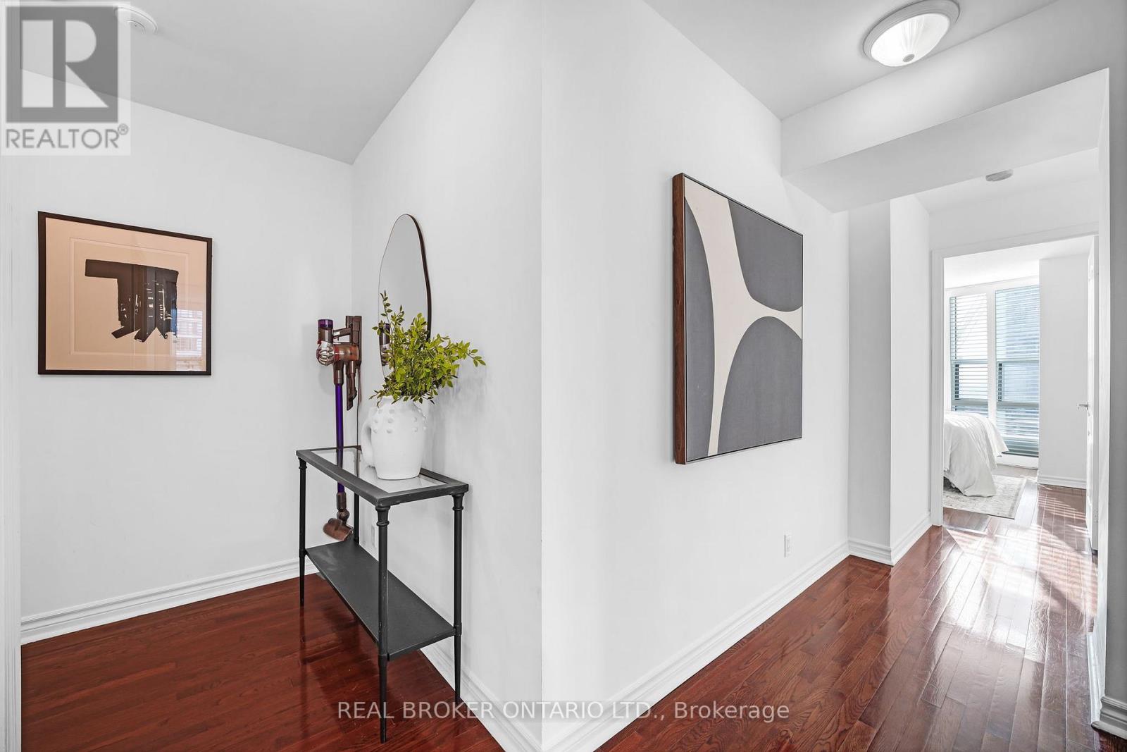 1005 - 1 Elm Drive W, Mississauga, Ontario  L5B 4M1 - Photo 3 - W12686740