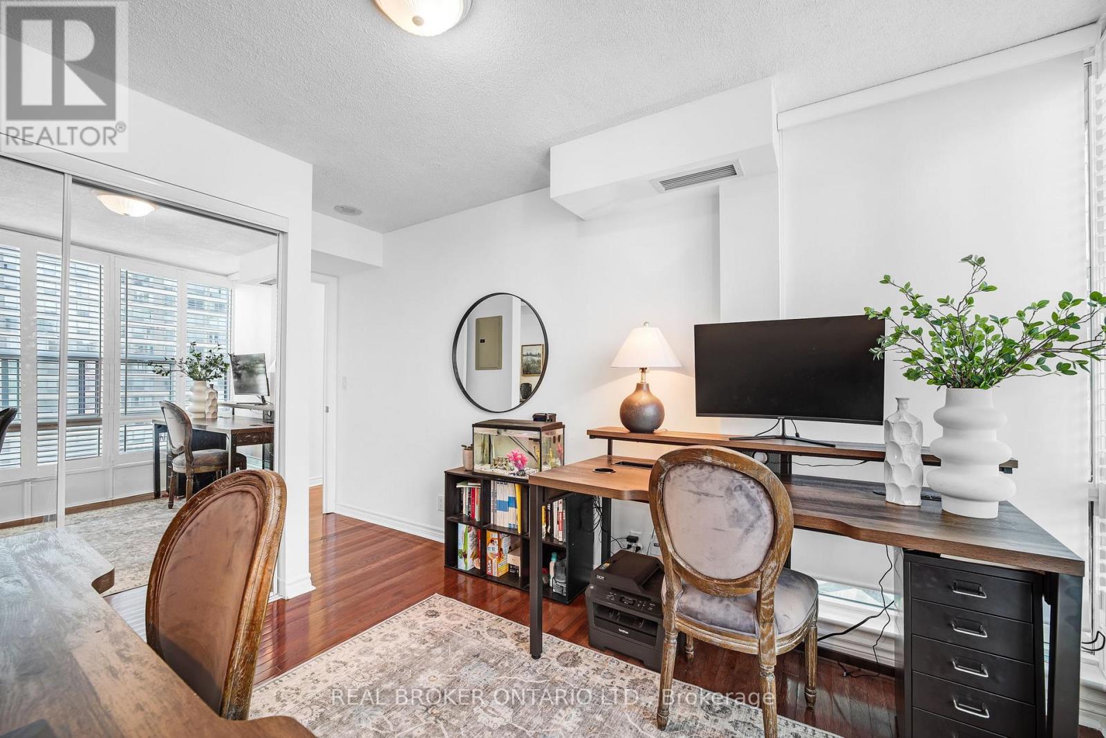 1005 - 1 Elm Drive W, Mississauga, Ontario  L5B 4M1 - Photo 6 - W12686740