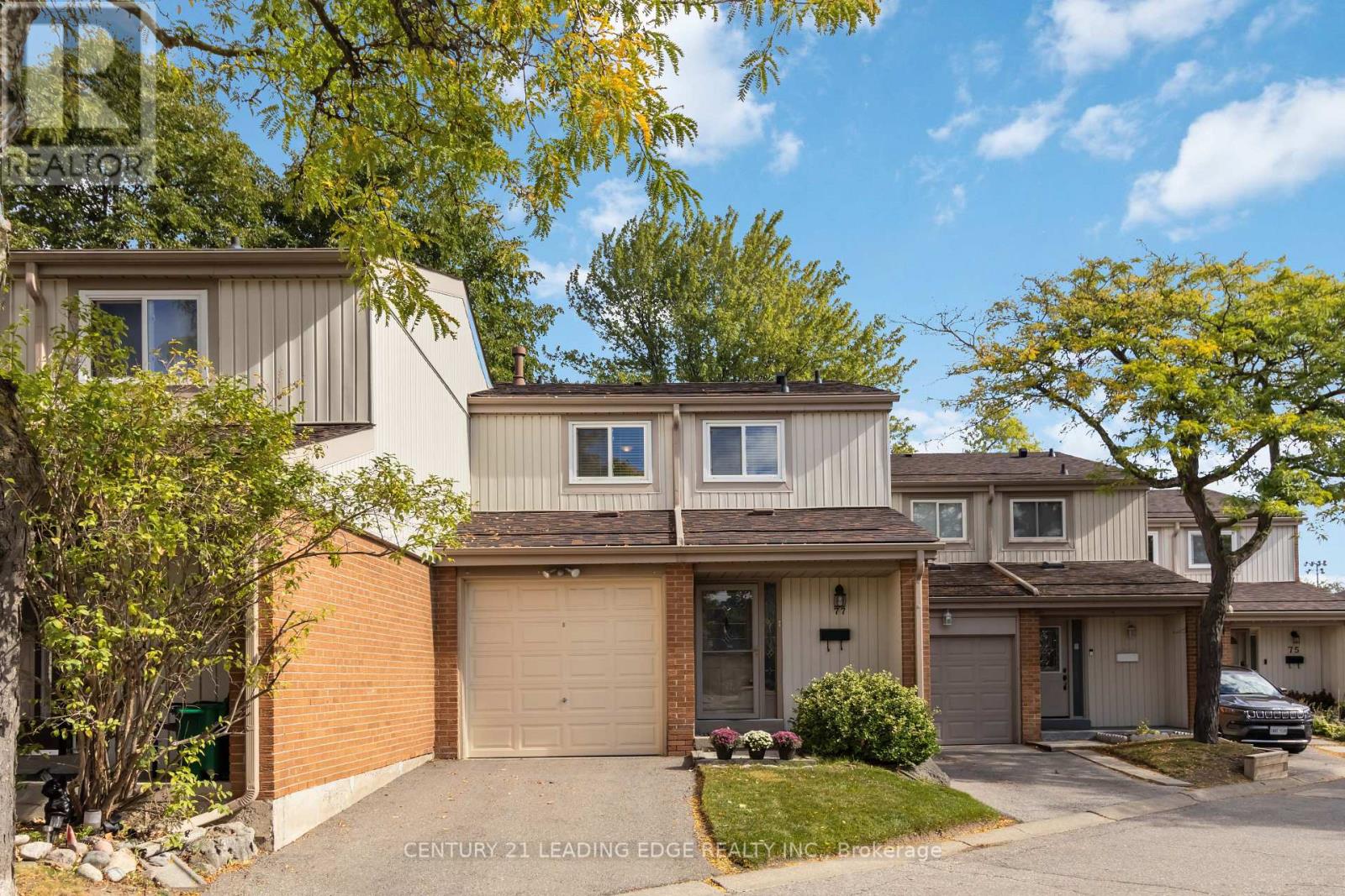 <div class="slider-price">$669,999</div><p>77 - 3339 Council Ring Road, Mississauga, Ontario</p>