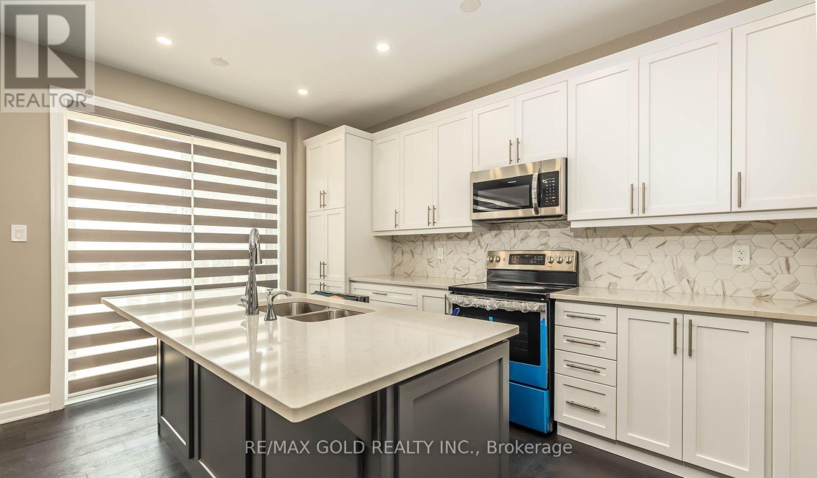 42 Milt Schmidt Street, Kitchener, Ontario  N2R 0T2 - Photo 11 - X12686768