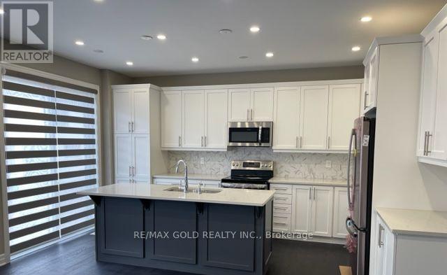 42 Milt Schmidt Street, Kitchener, Ontario  N2R 0T2 - Photo 12 - X12686768