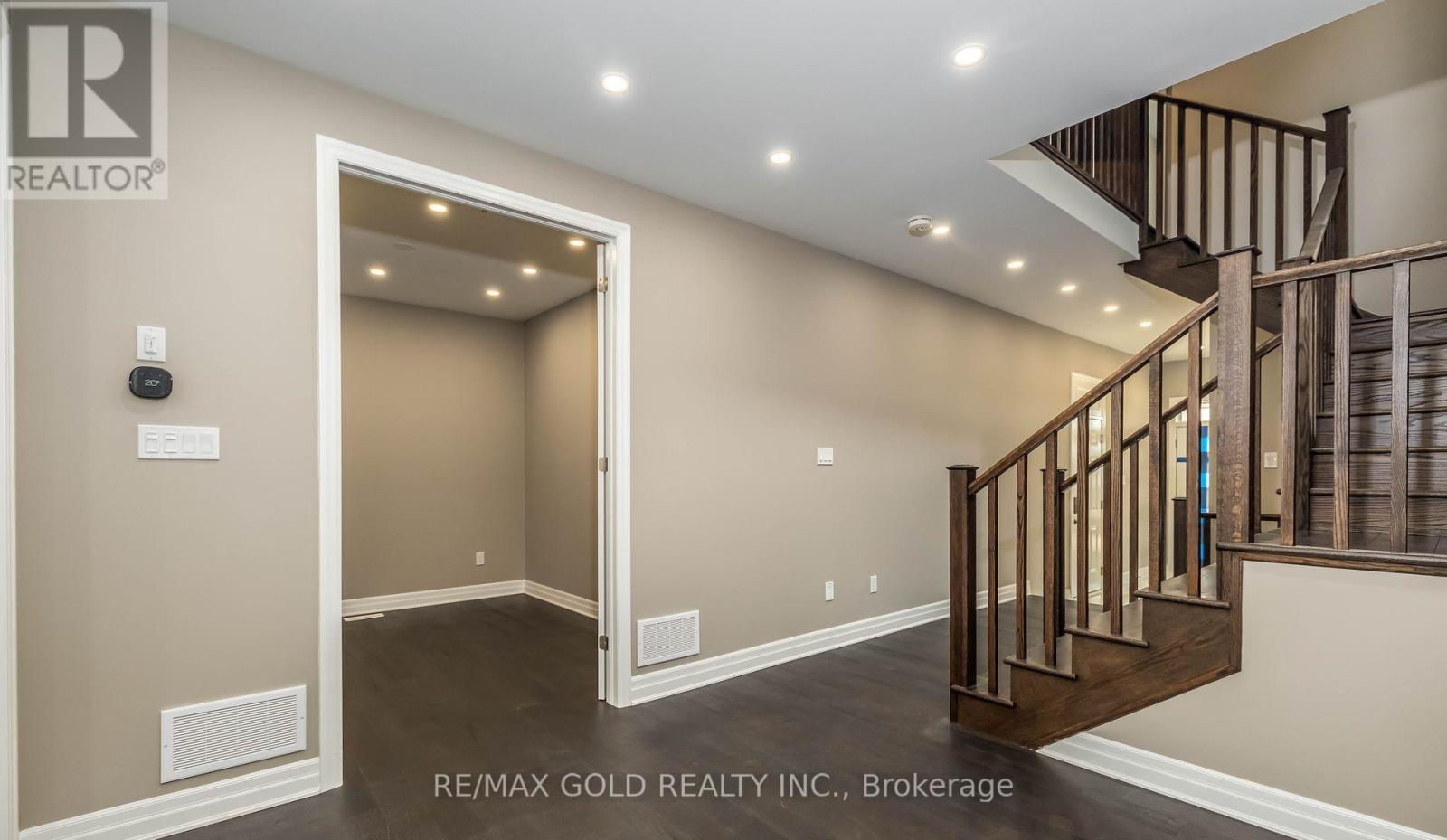 42 Milt Schmidt Street, Kitchener, Ontario  N2R 0T2 - Photo 8 - X12686768