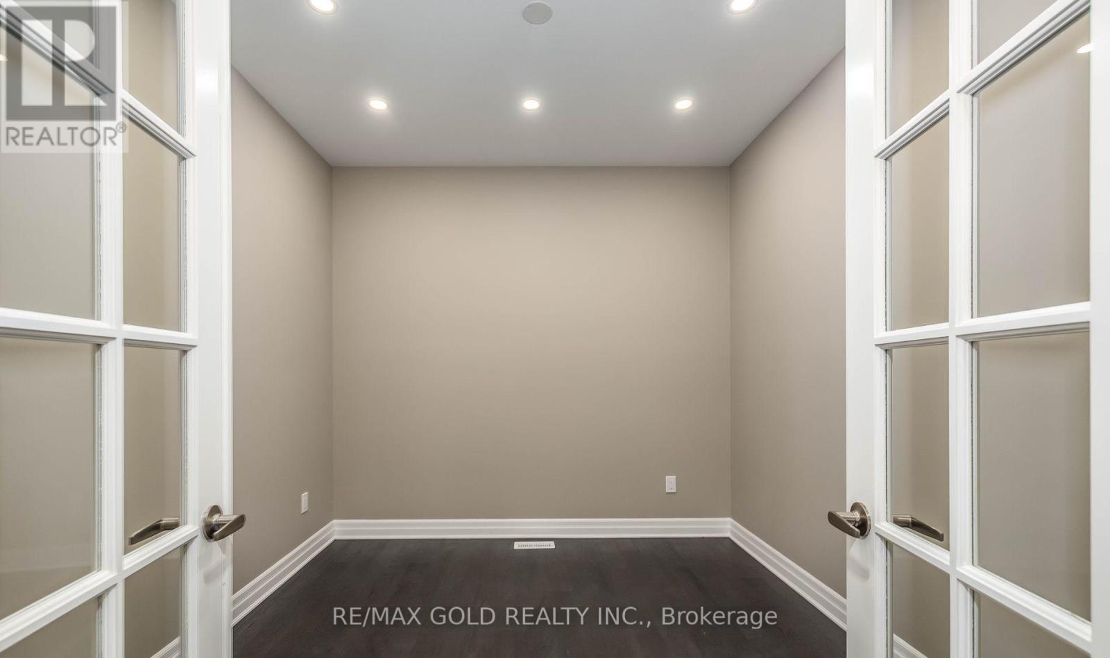 42 Milt Schmidt Street, Kitchener, Ontario  N2R 0T2 - Photo 9 - X12686768