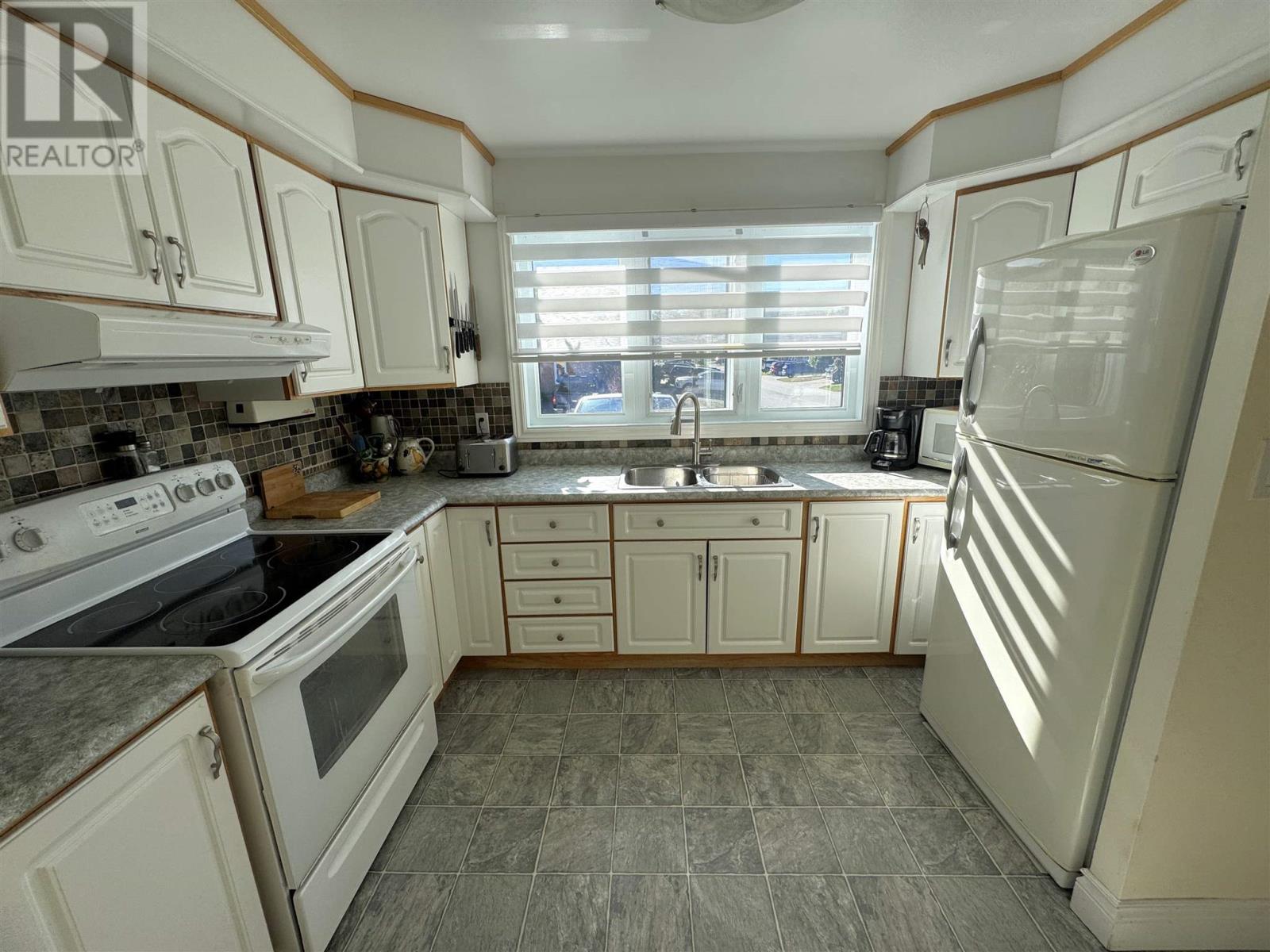 106 Frame Cres, Elliot Lake, Ontario  P5A 2S5 - Photo 2 - SM260021