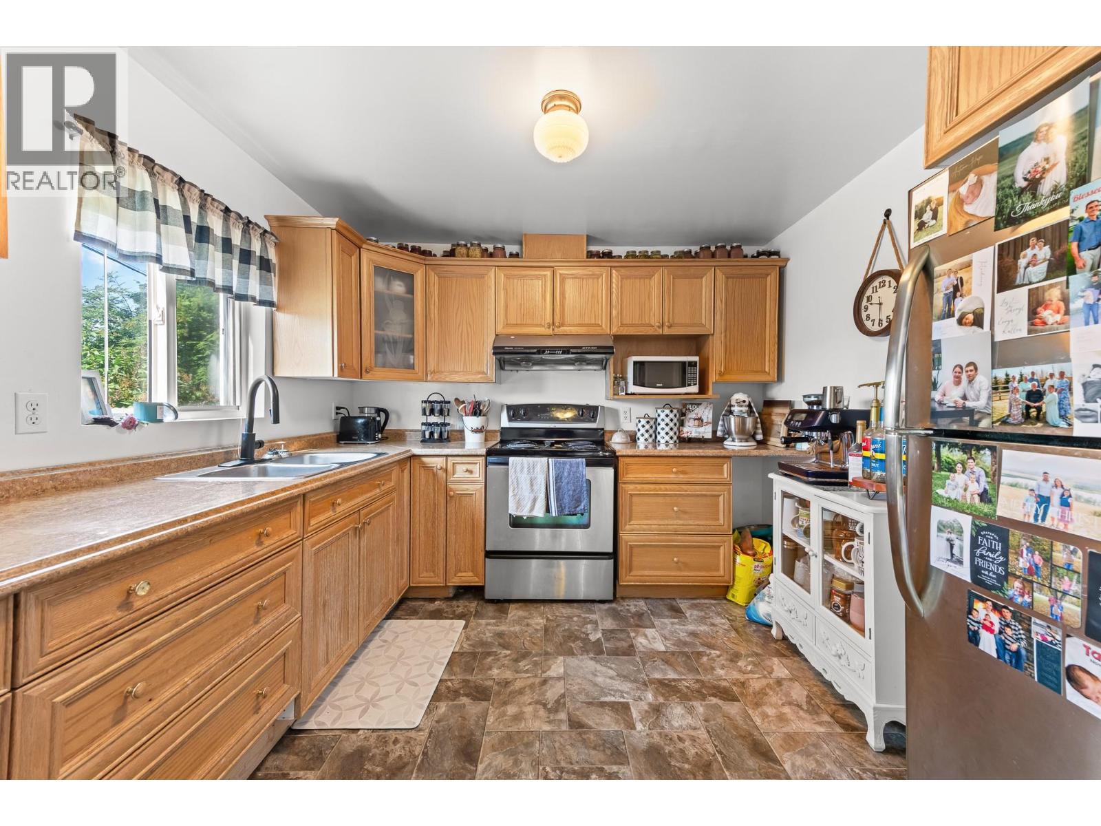 1930 Pine Street, Creston, British Columbia  V0B 1G5 - Photo 9 - 10372465