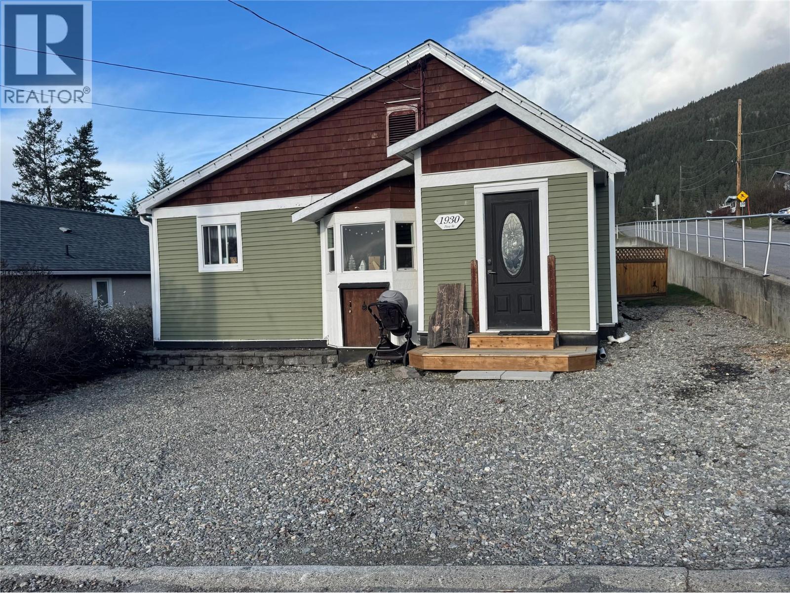 1930 Pine Street, Creston, British Columbia  V0B 1G5 - Photo 1 - 10372465
