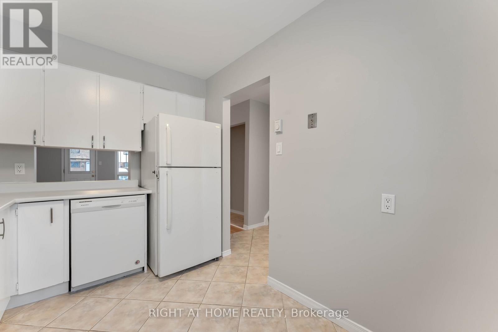 25b Bertona Street, Ottawa, Ontario  K2G 4G7 - Photo 13 - X12686834