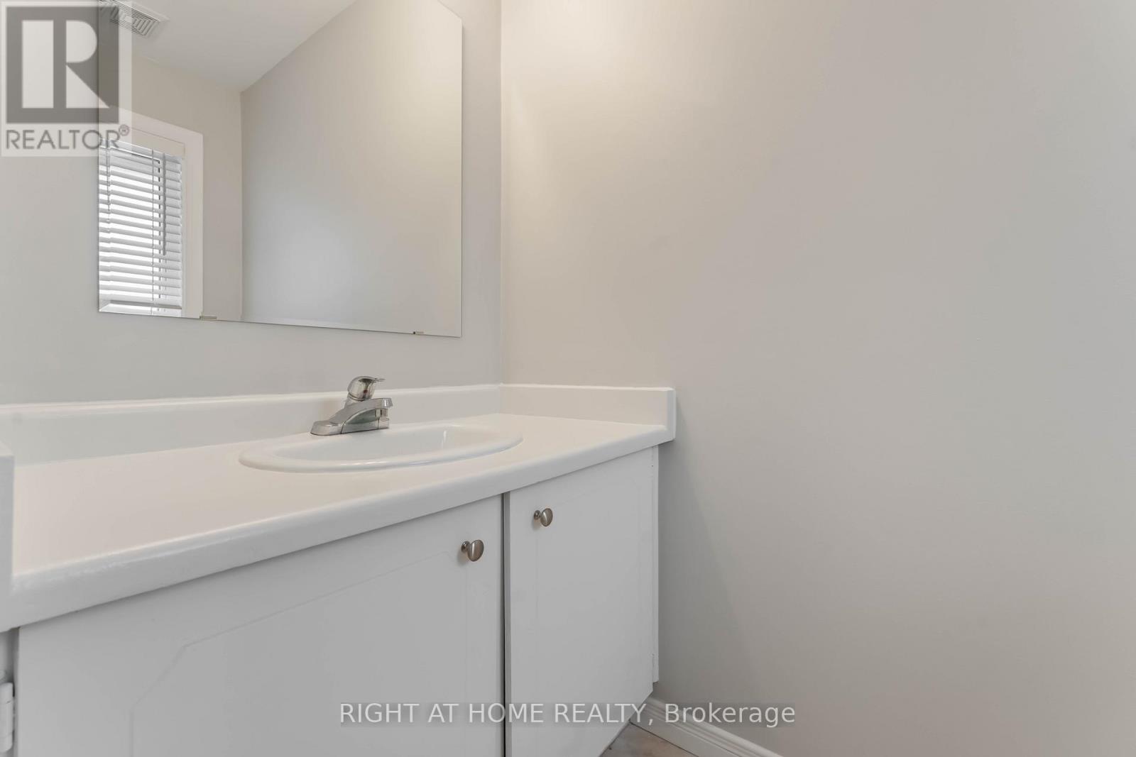 25b Bertona Street, Ottawa, Ontario  K2G 4G7 - Photo 14 - X12686834