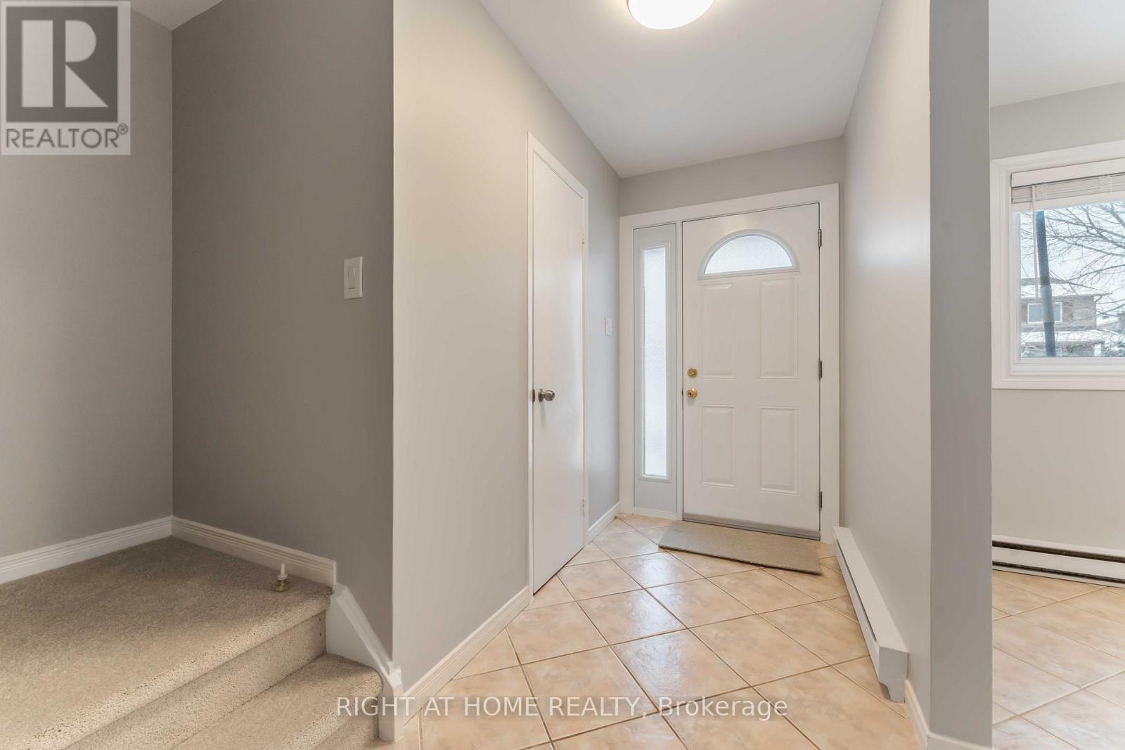 25b Bertona Street, Ottawa, Ontario  K2G 4G7 - Photo 3 - X12686834