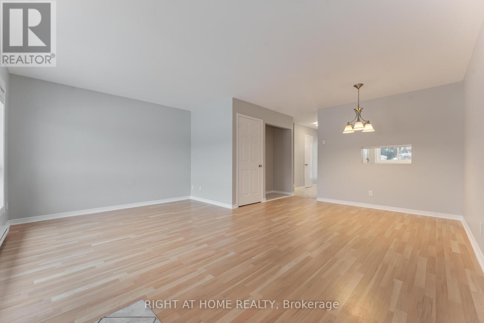 25b Bertona Street, Ottawa, Ontario  K2G 4G7 - Photo 9 - X12686834