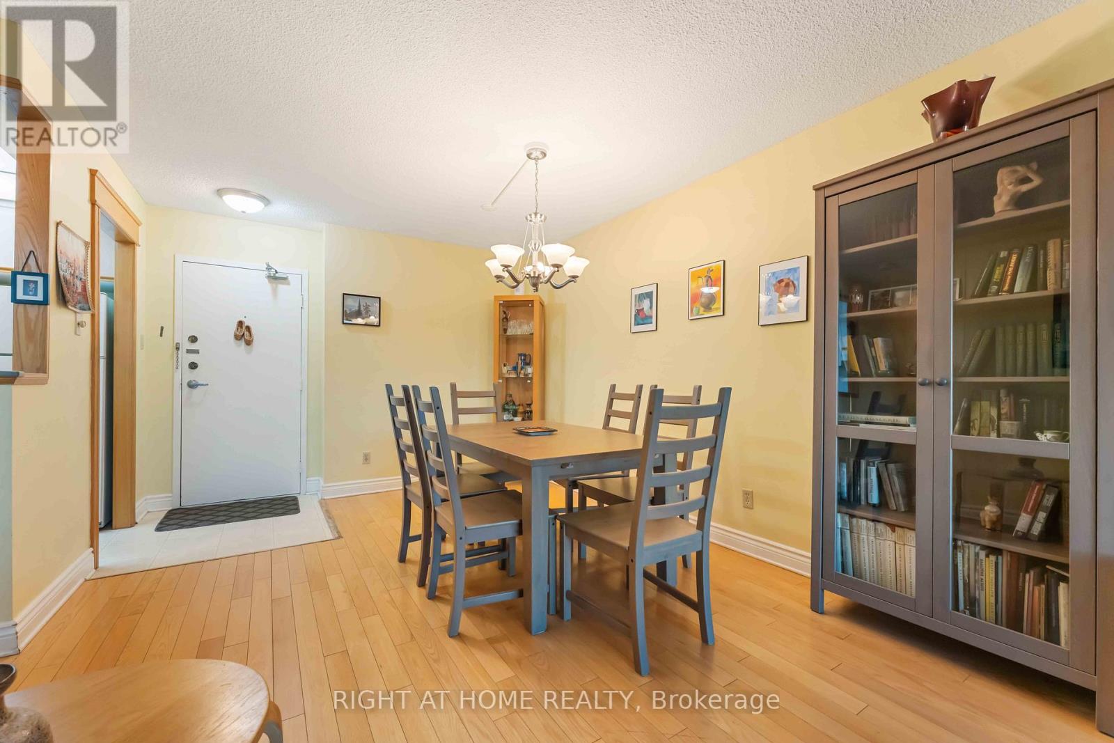 903 - 555 Brittany Drive, Ottawa, Ontario  K1K 4C5 - Photo 12 - X12686840