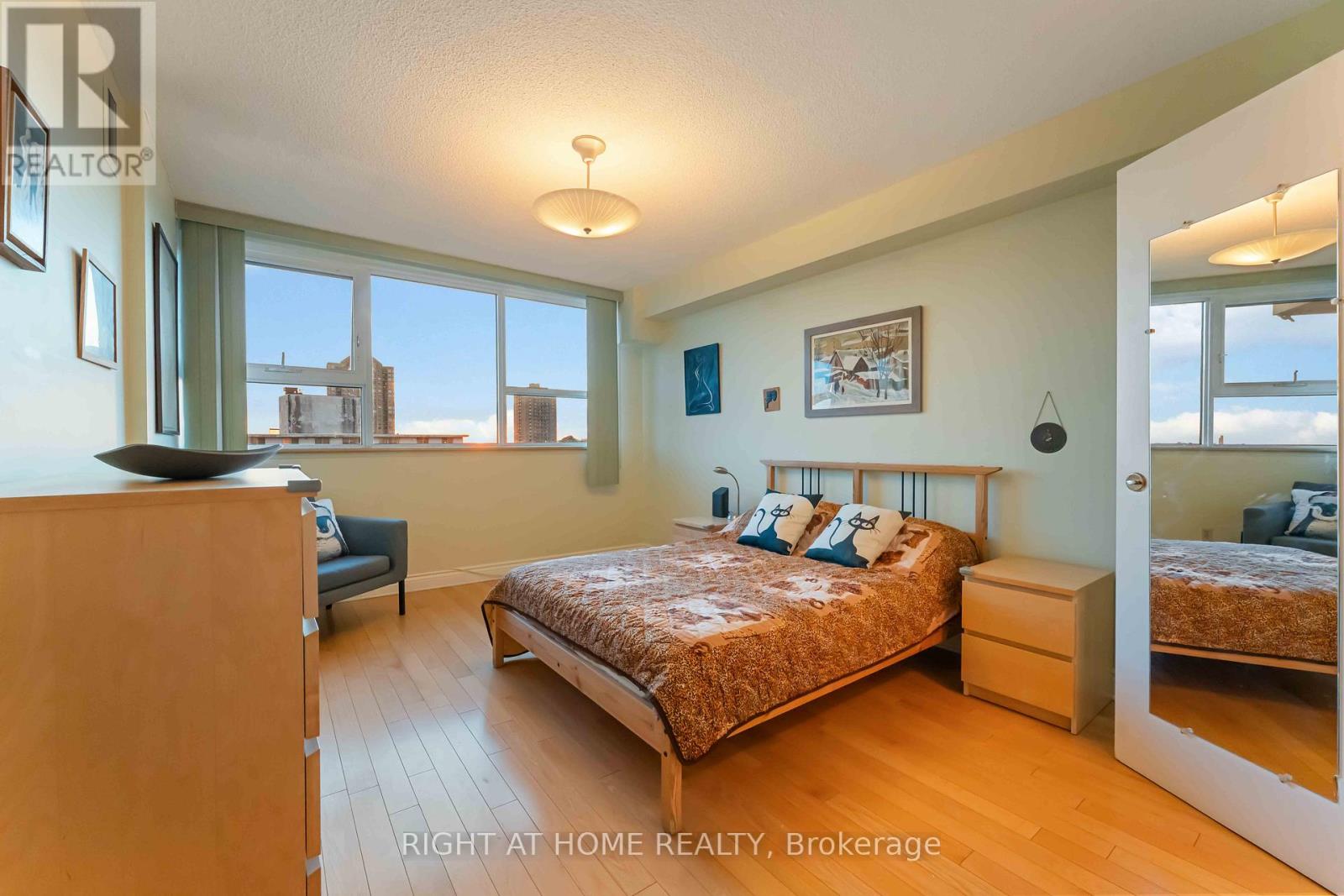 903 - 555 Brittany Drive, Ottawa, Ontario  K1K 4C5 - Photo 16 - X12686840