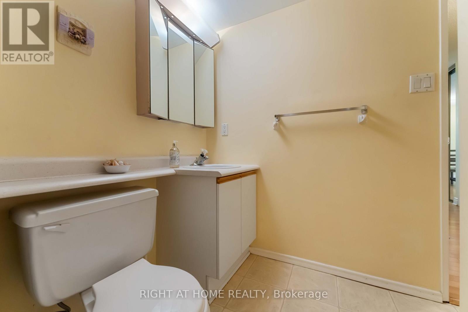 903 - 555 Brittany Drive, Ottawa, Ontario  K1K 4C5 - Photo 22 - X12686840