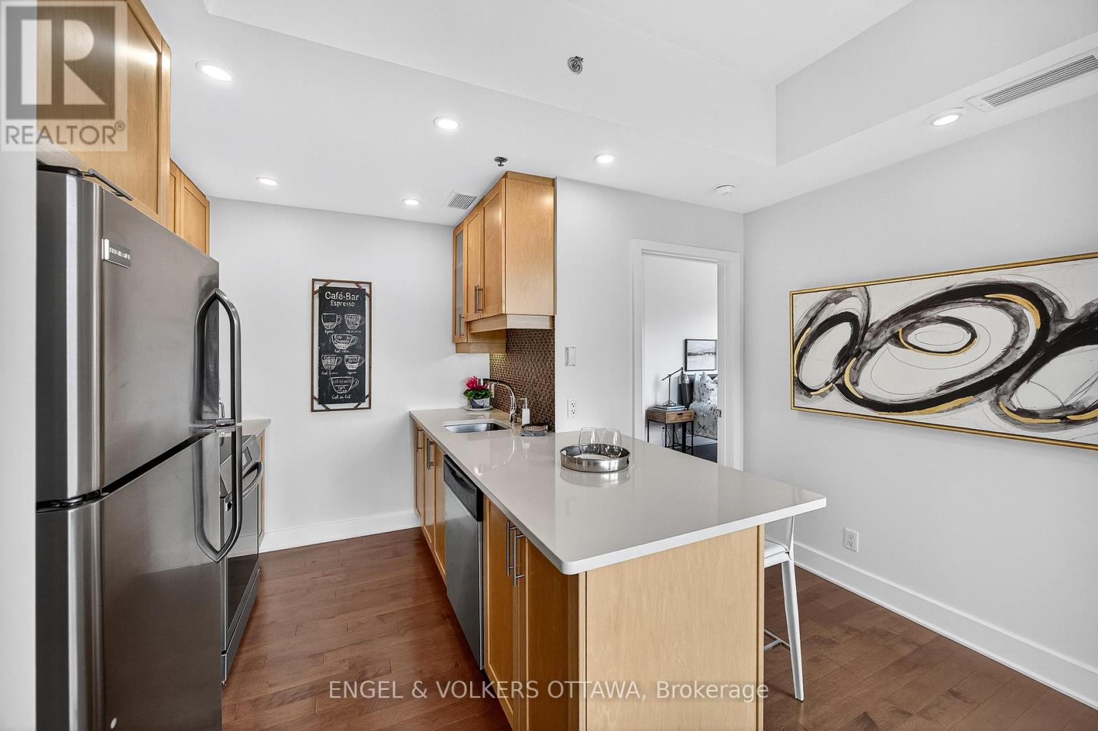 802 - 300c Lett Street, Ottawa, Ontario  K1R 0A8 - Photo 18 - X12686848