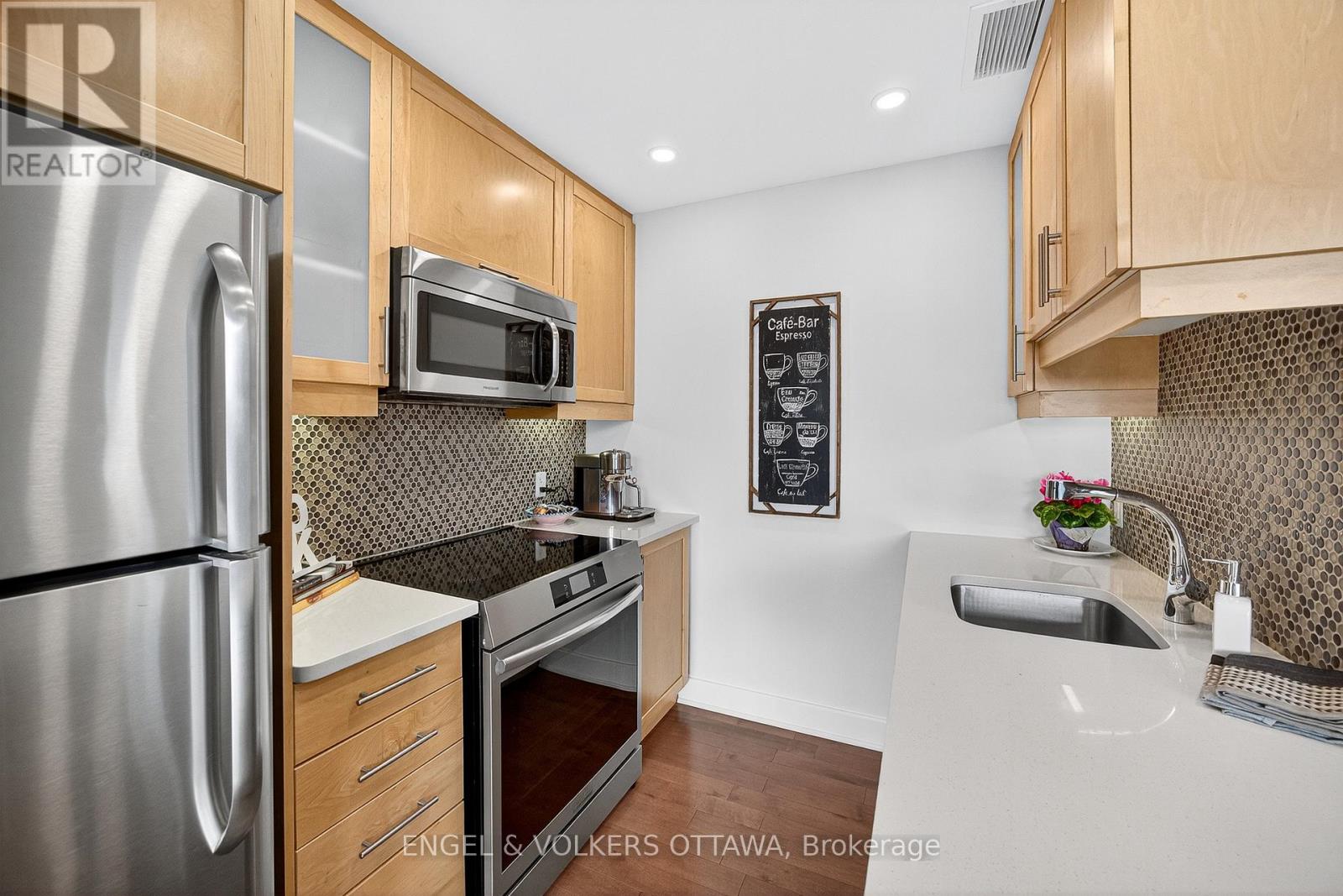 802 - 300c Lett Street, Ottawa, Ontario  K1R 0A8 - Photo 19 - X12686848