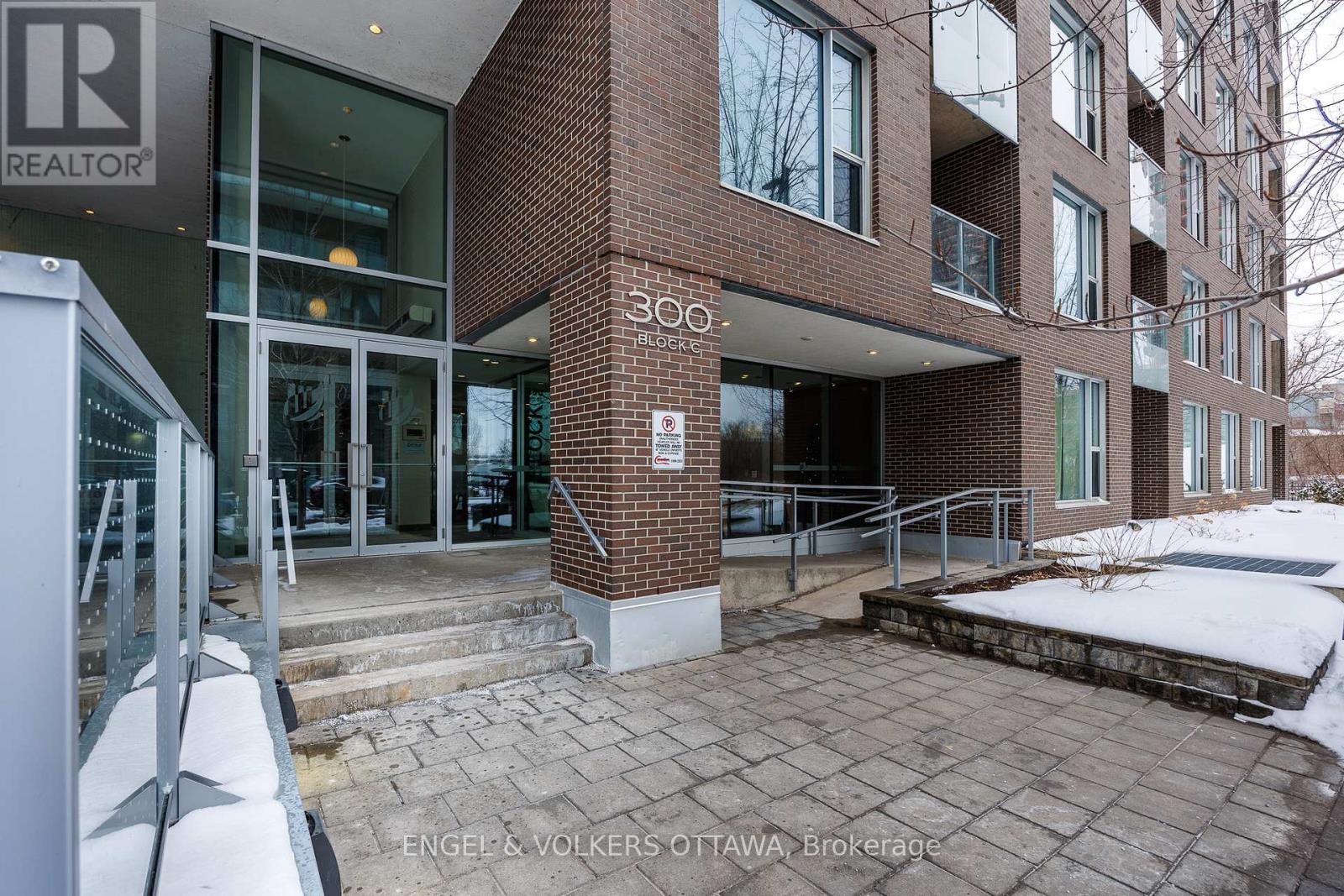 802 - 300c Lett Street, Ottawa, Ontario  K1R 0A8 - Photo 2 - X12686848