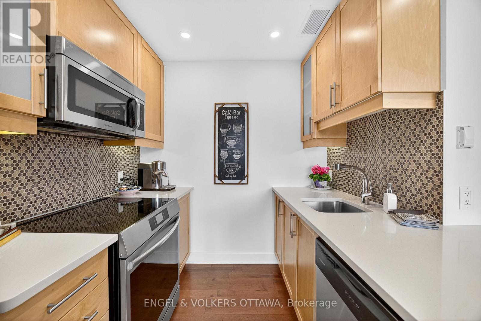 802 - 300c Lett Street, Ottawa, Ontario  K1R 0A8 - Photo 20 - X12686848