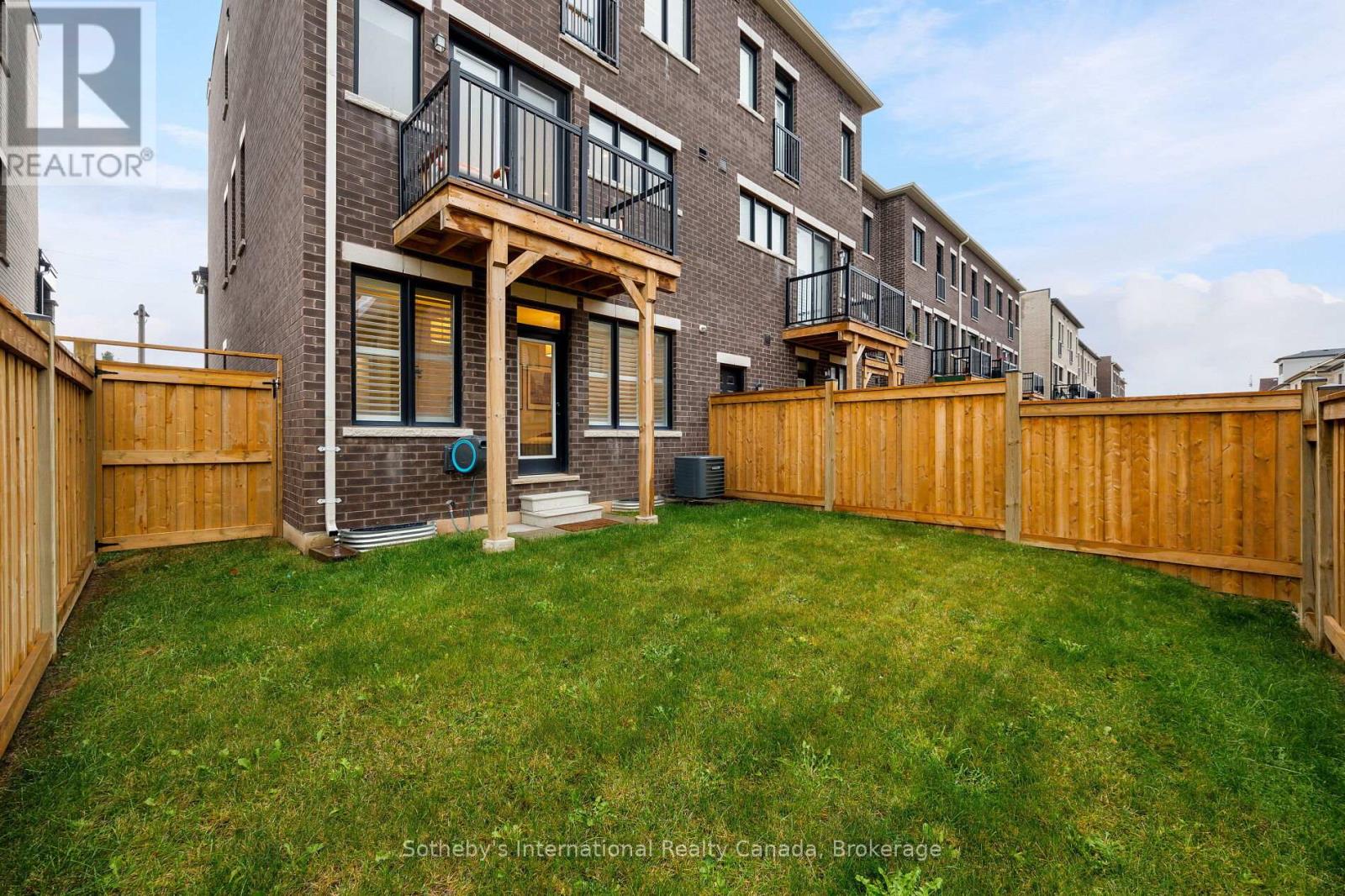 1478 Yellow Rose Circle, Oakville, Ontario  L6M 5L2 - Photo 2 - W12686916