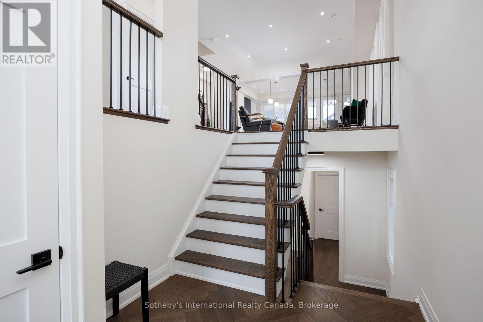 1478 Yellow Rose Circle, Oakville, Ontario  L6M 5L2 - Photo 5 - W12686916